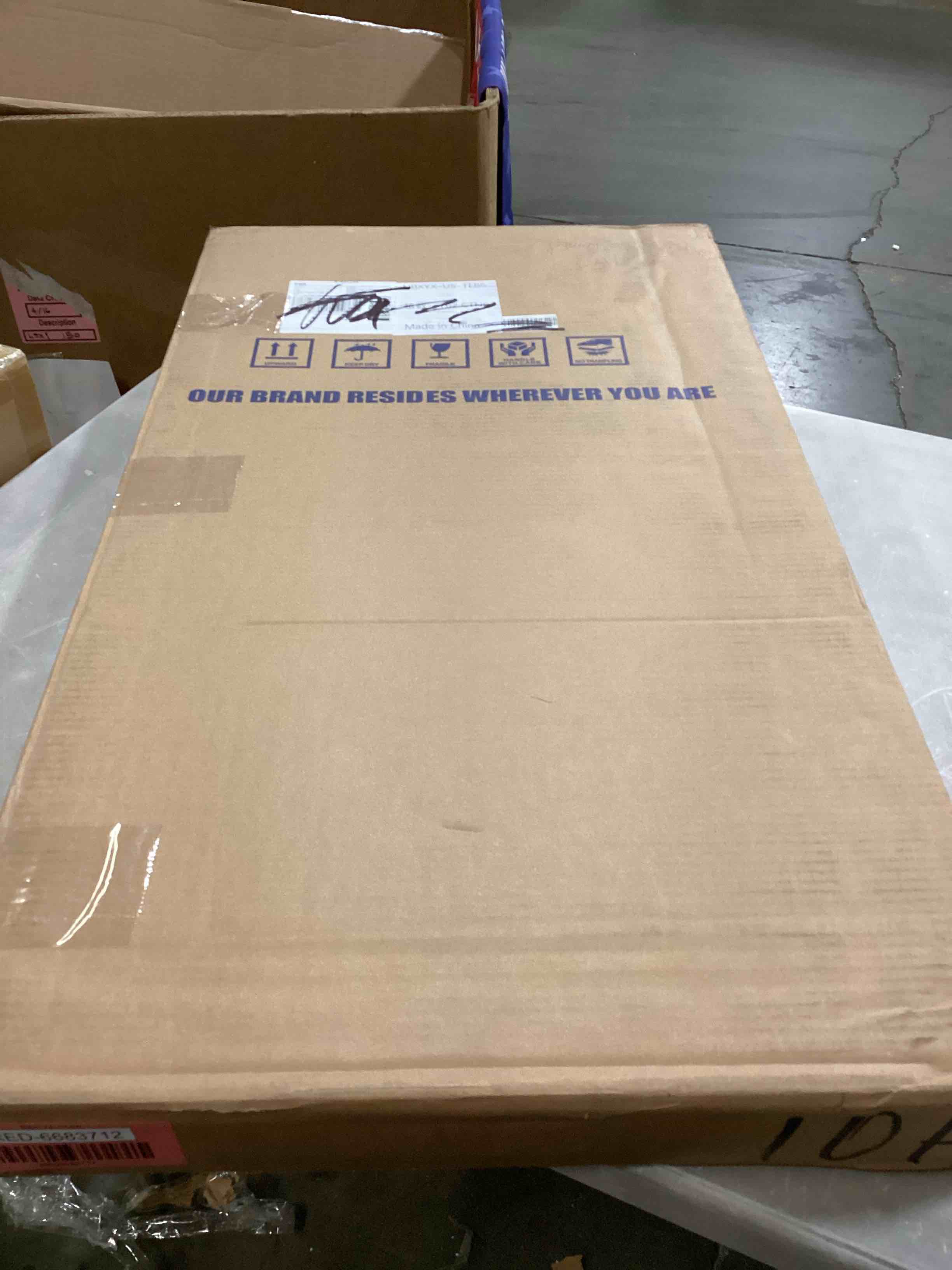 https://s3.amazonaws.com/lotting-images-prod/bidfta/RED6683712_1733403760597.jpeg