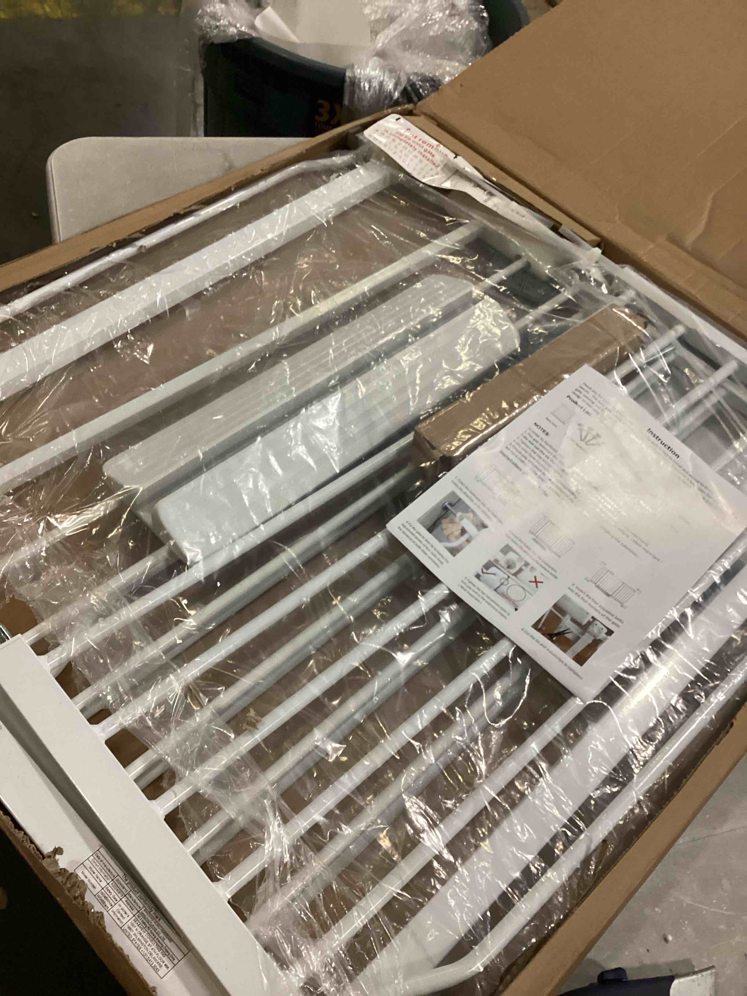 https://s3.amazonaws.com/lotting-images-prod/bidfta/RED6683791_1733488991911.jpeg