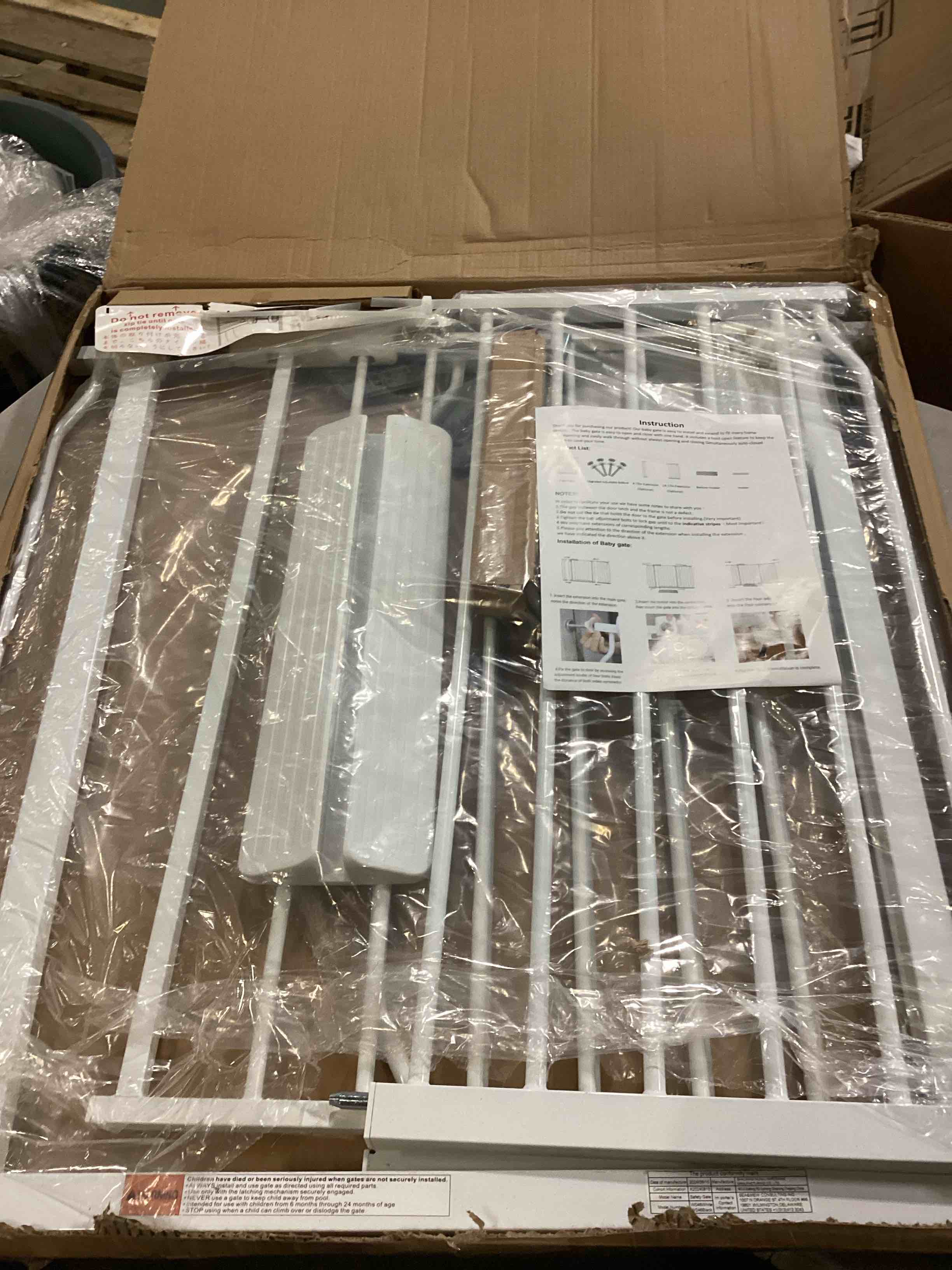 https://s3.amazonaws.com/lotting-images-prod/bidfta/RED6683791_1733488994578.jpeg
