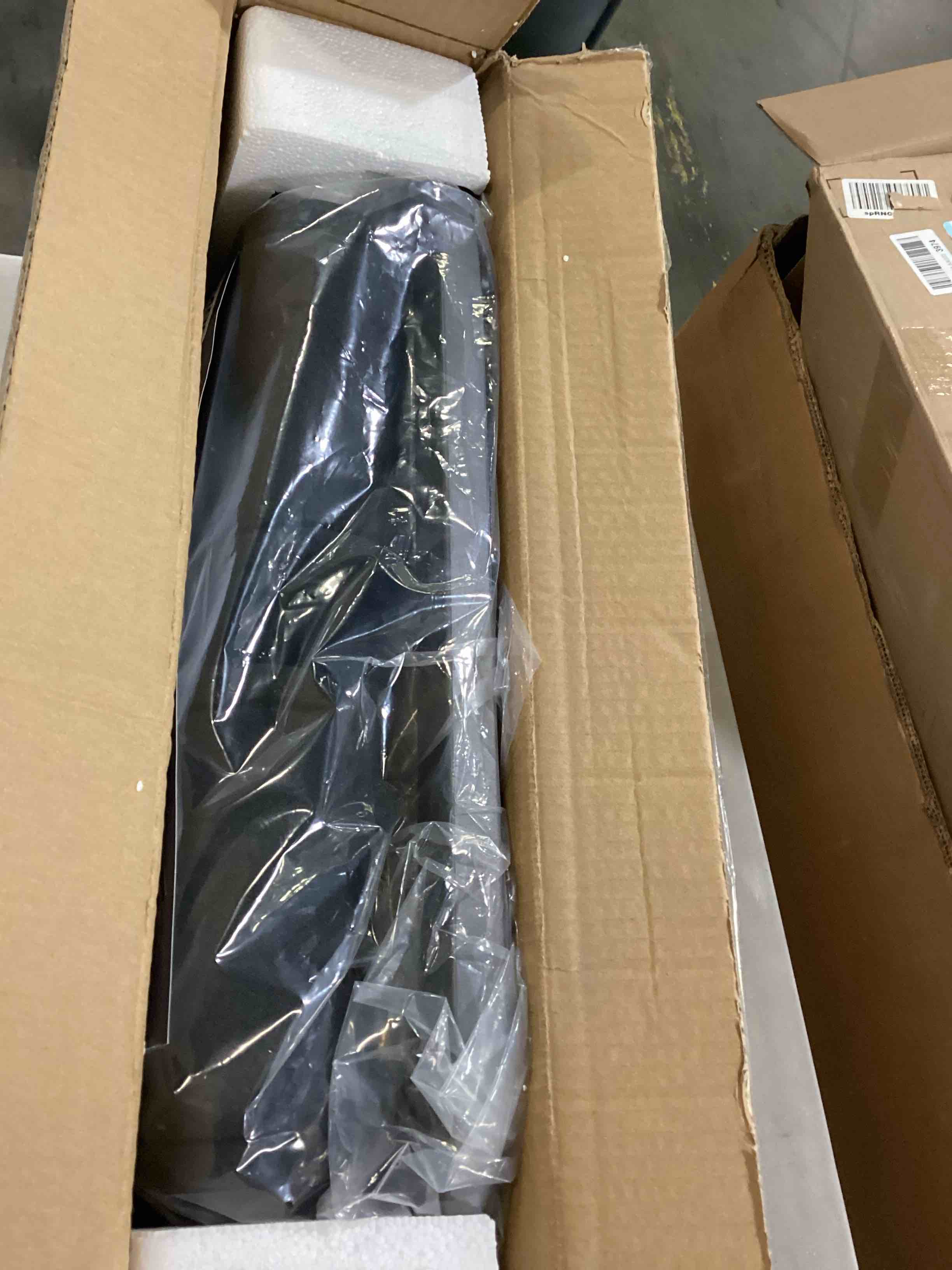 https://s3.amazonaws.com/lotting-images-prod/bidfta/RED6683899_1733748337864.jpeg