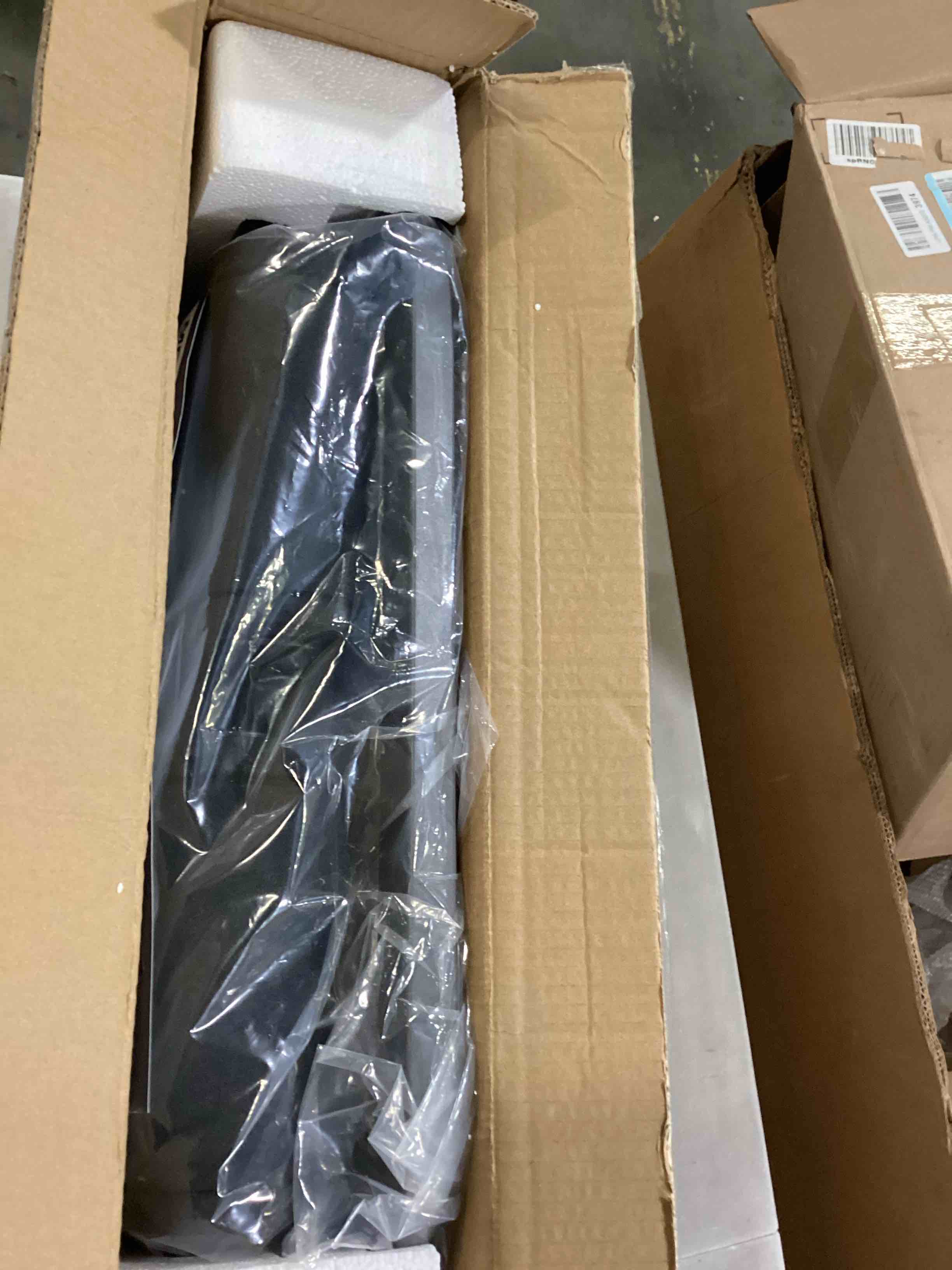 https://s3.amazonaws.com/lotting-images-prod/bidfta/RED6683899_1733748341081.jpeg
