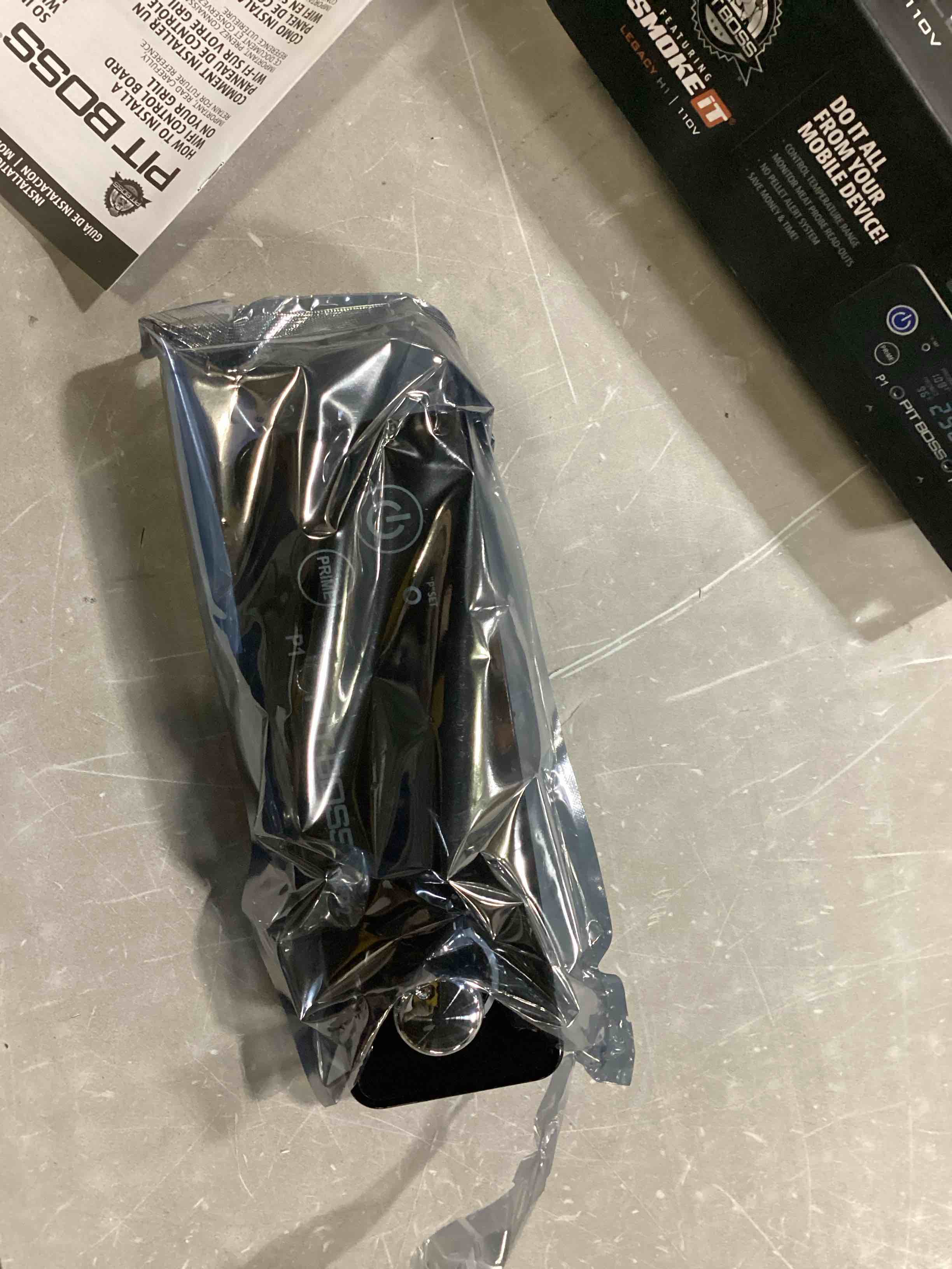 https://s3.amazonaws.com/lotting-images-prod/bidfta/RED6683984_1733842537156.jpeg