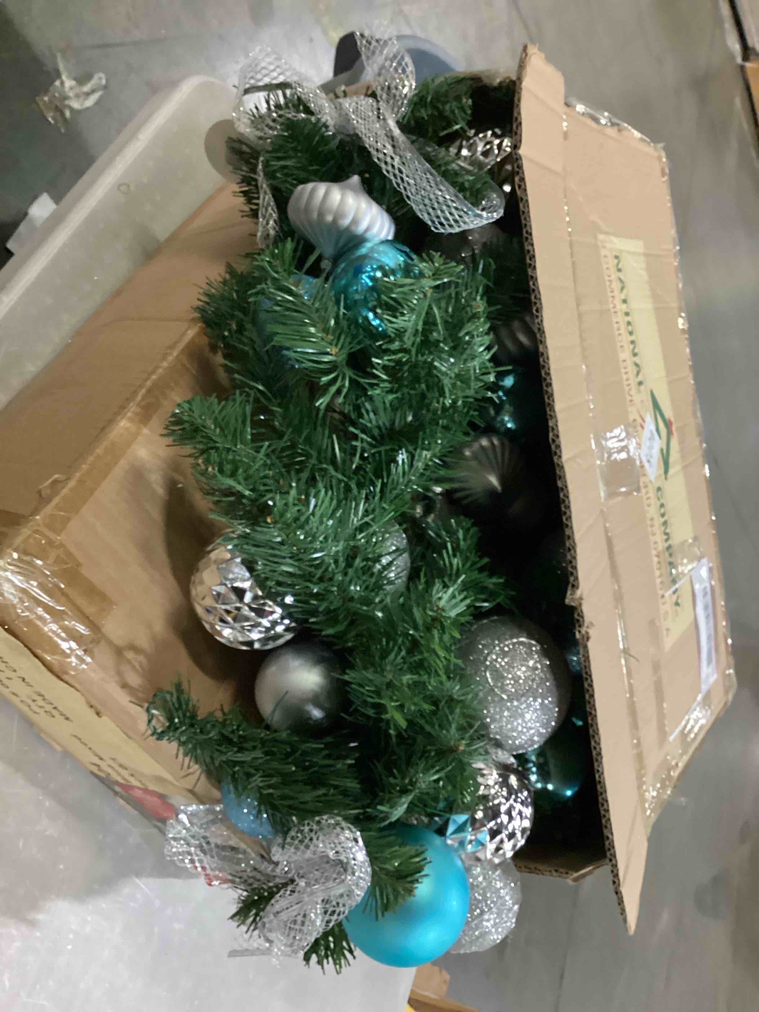 https://s3.amazonaws.com/lotting-images-prod/bidfta/RED6683985_1733844184425.jpeg