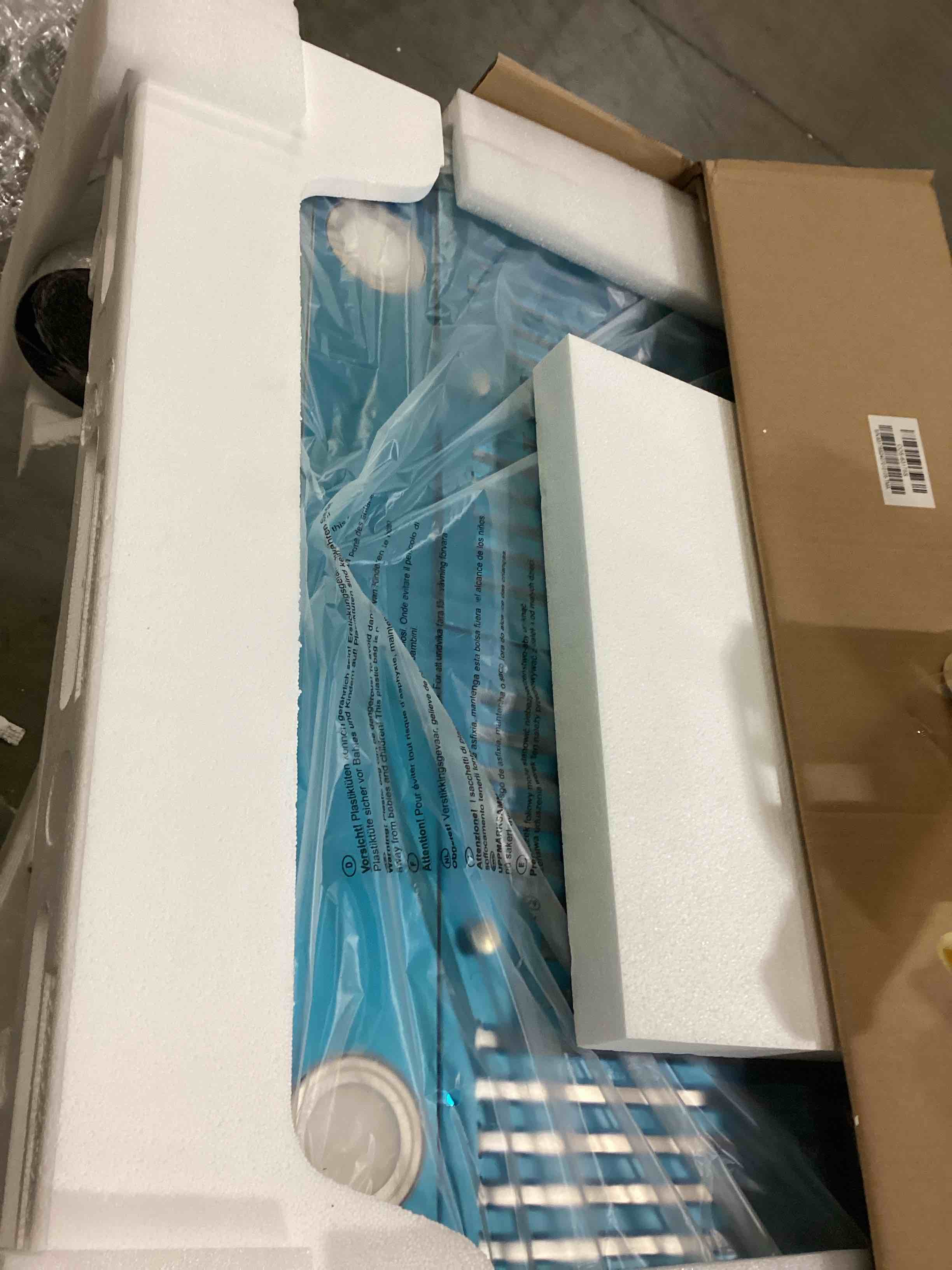 https://s3.amazonaws.com/lotting-images-prod/bidfta/RED6684116_1733946668305.jpeg