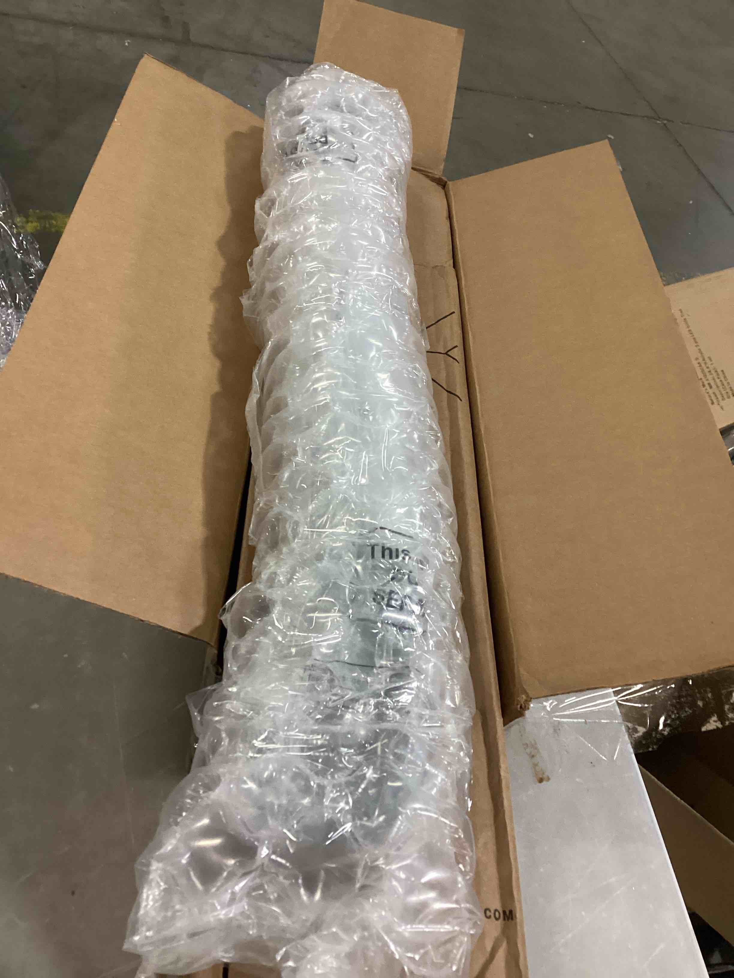 https://s3.amazonaws.com/lotting-images-prod/bidfta/RED6684152_1734008929816.jpeg