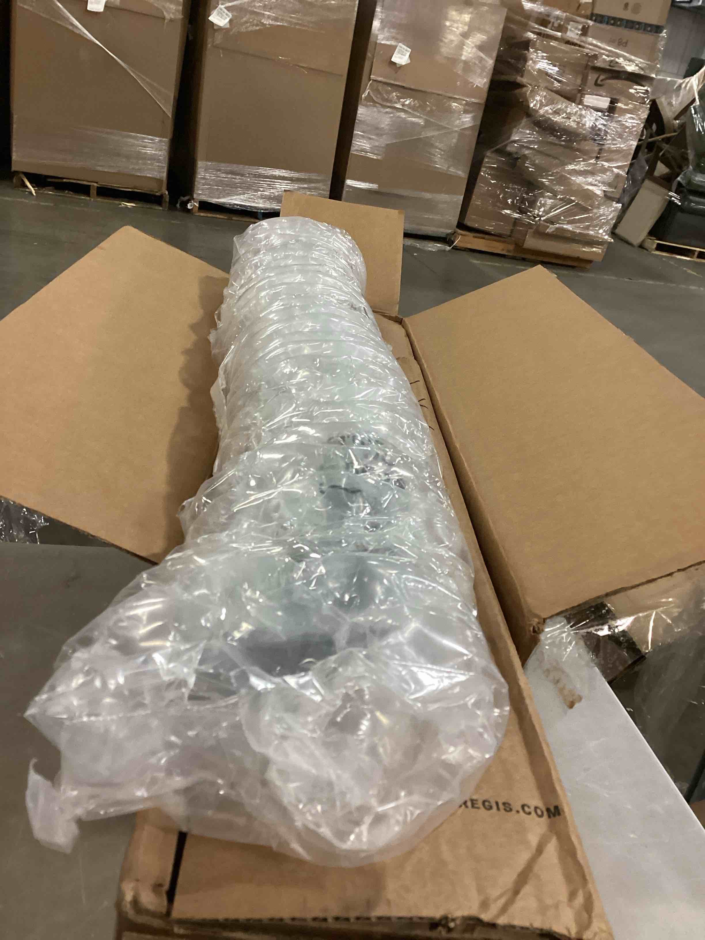 https://s3.amazonaws.com/lotting-images-prod/bidfta/RED6684152_1734008932310.jpeg