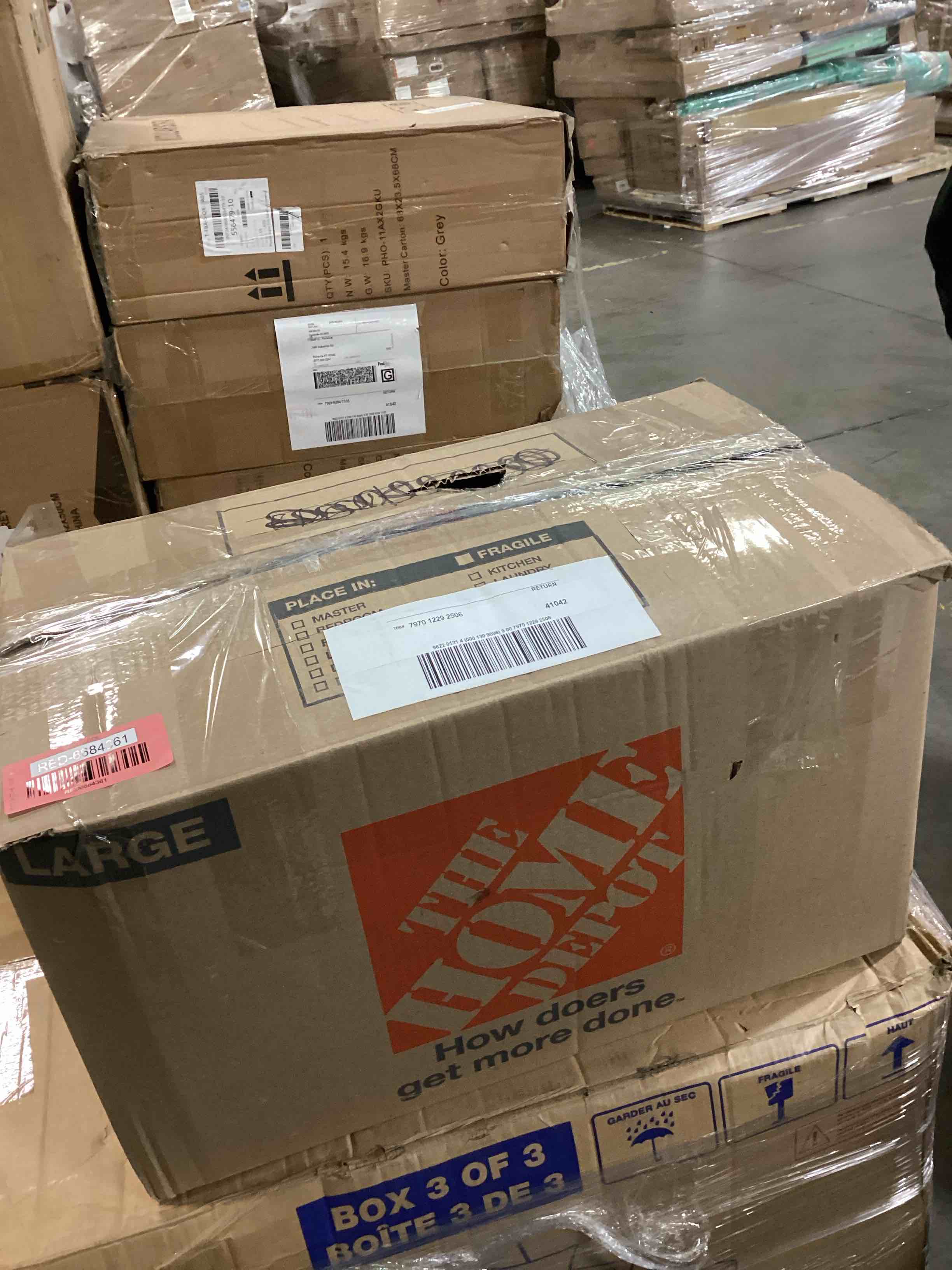 https://s3.amazonaws.com/lotting-images-prod/bidfta/RED6684361_1734616597855.jpeg