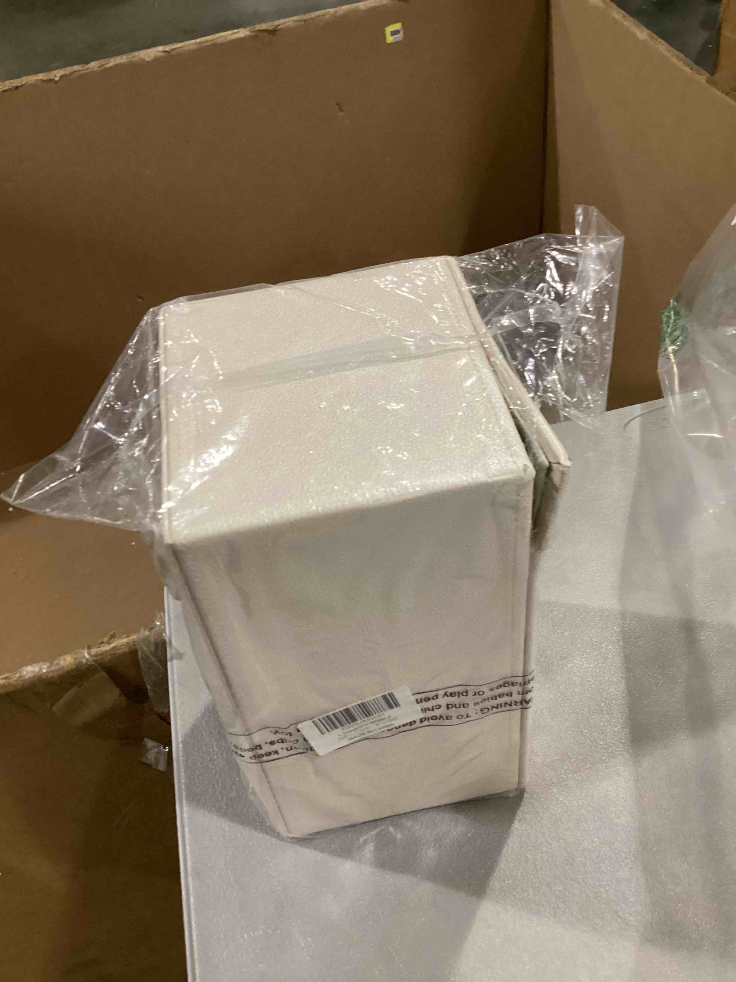 https://s3.amazonaws.com/lotting-images-prod/bidfta/RED6684515_1731931891817.jpeg