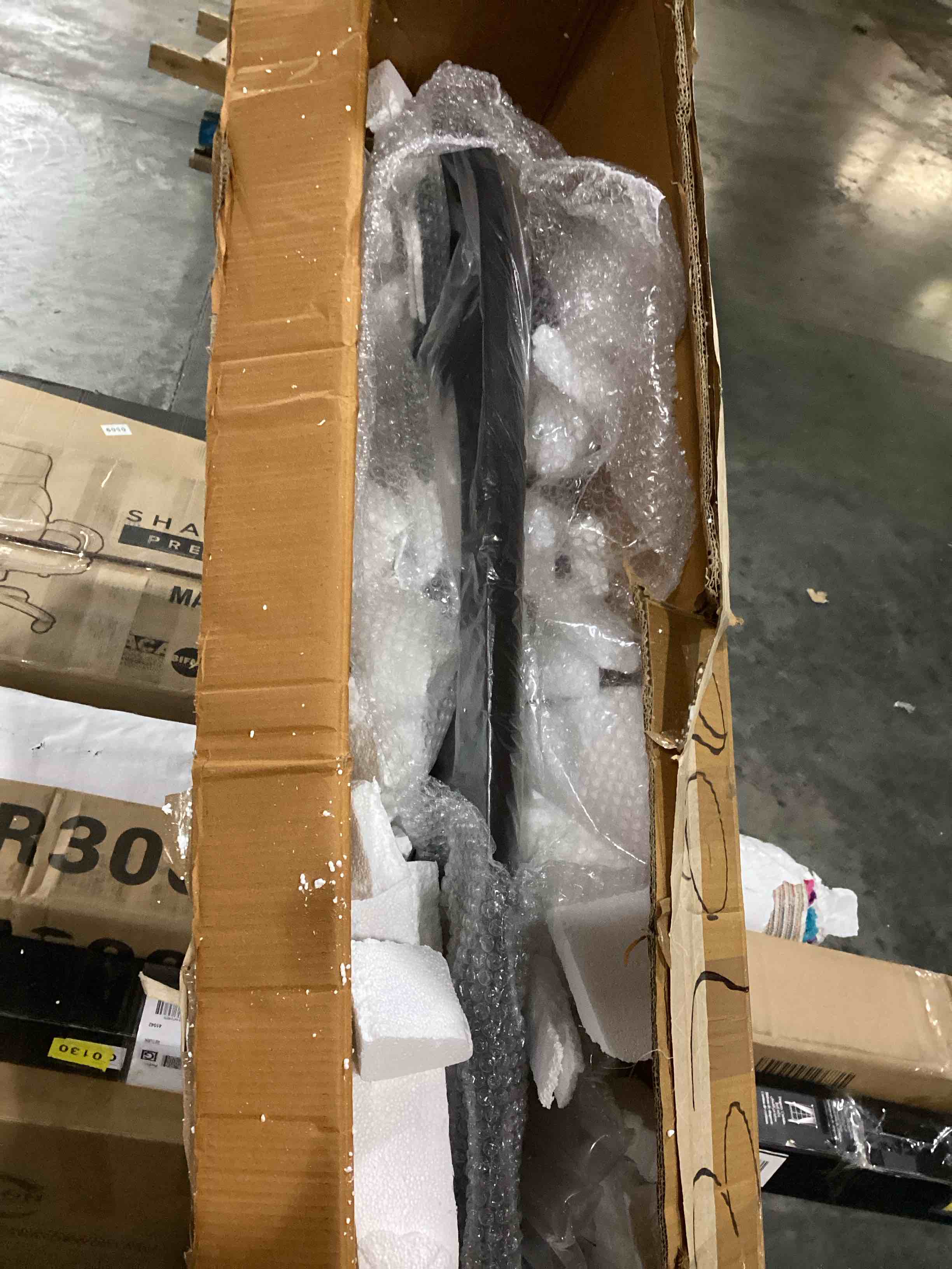 https://s3.amazonaws.com/lotting-images-prod/bidfta/RED6684708_1731955001729.jpeg