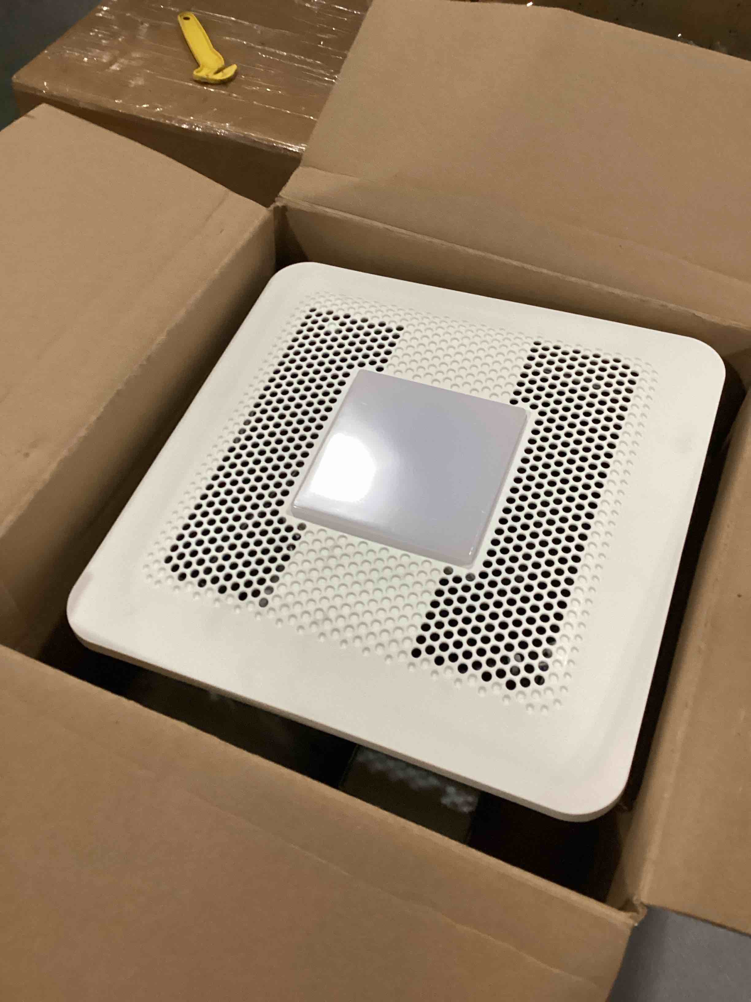 https://s3.amazonaws.com/lotting-images-prod/bidfta/RED6684756_1732022434907.jpeg