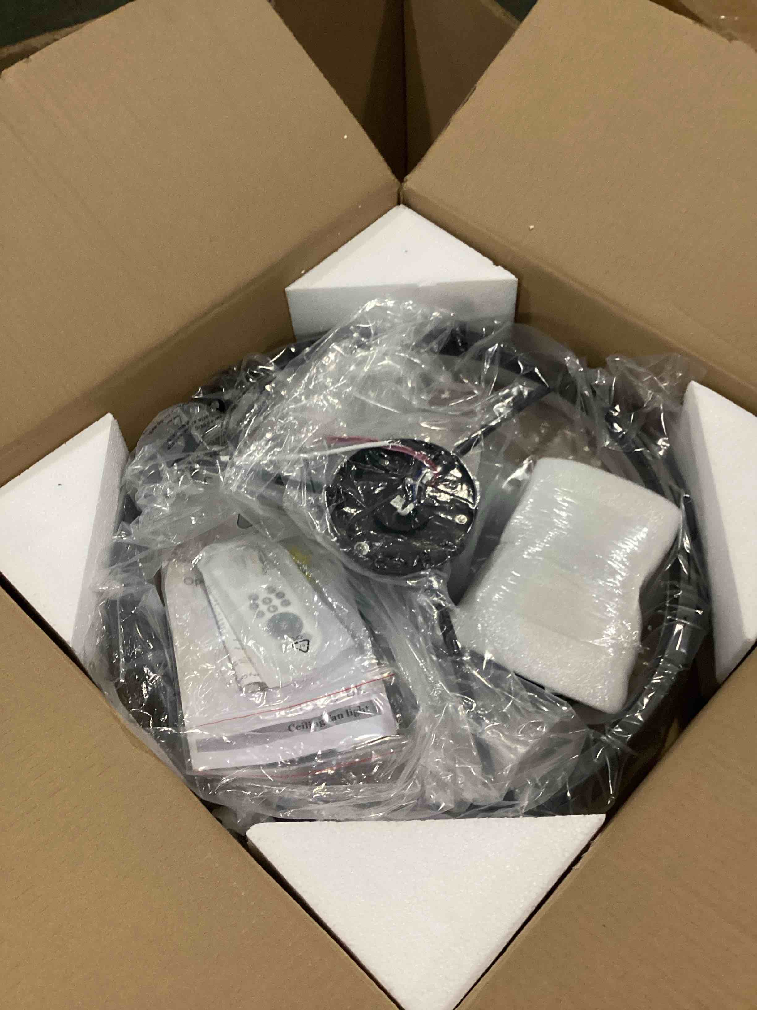 https://s3.amazonaws.com/lotting-images-prod/bidfta/RED6684819_1732035027358.jpeg