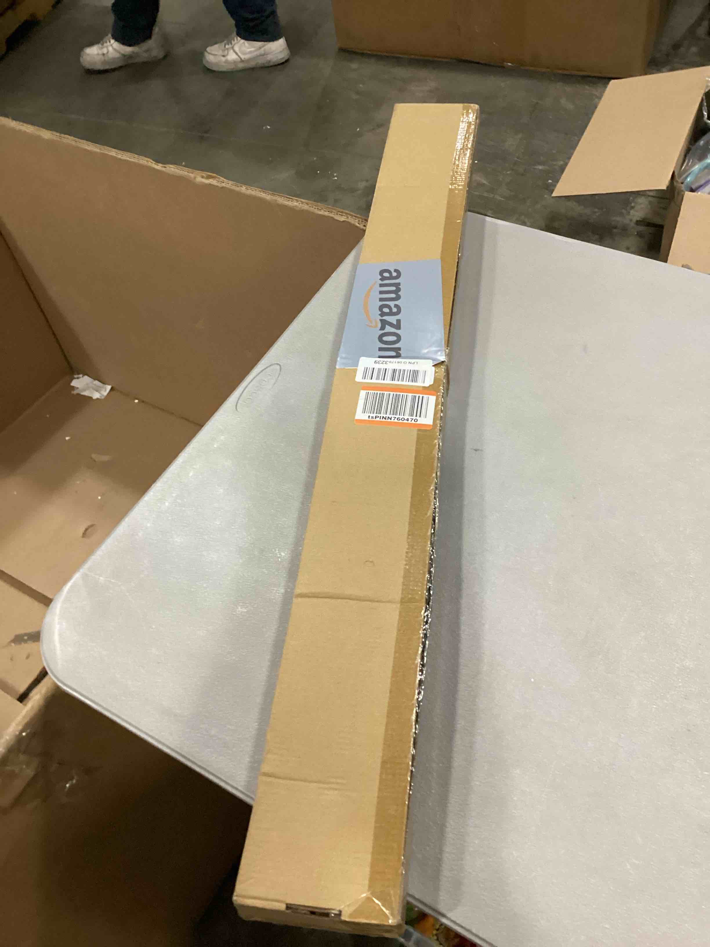 https://s3.amazonaws.com/lotting-images-prod/bidfta/RED6685253_1732203878937.jpeg
