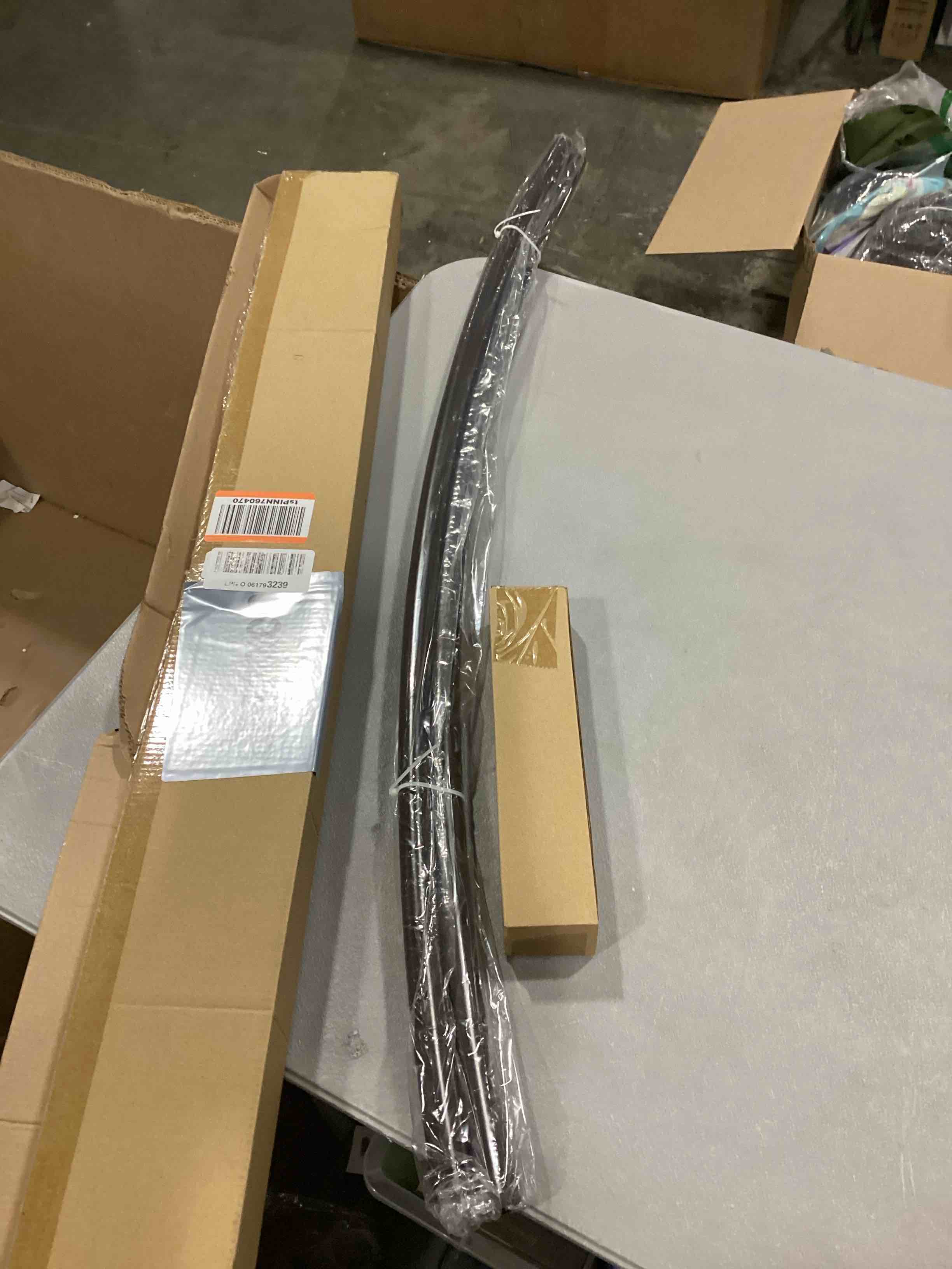 https://s3.amazonaws.com/lotting-images-prod/bidfta/RED6685253_1732204113135.jpeg