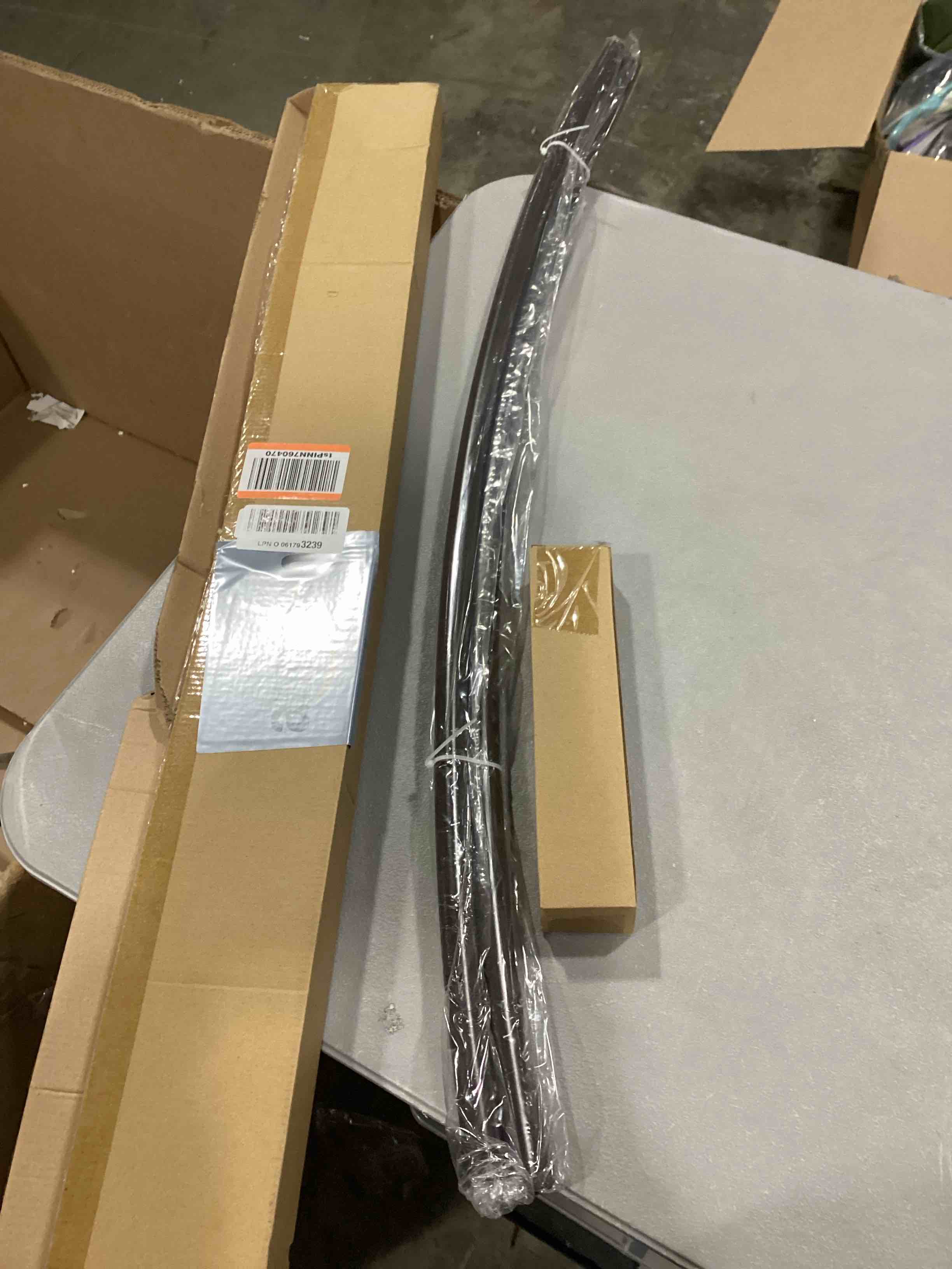 https://s3.amazonaws.com/lotting-images-prod/bidfta/RED6685253_1732204114140.jpeg