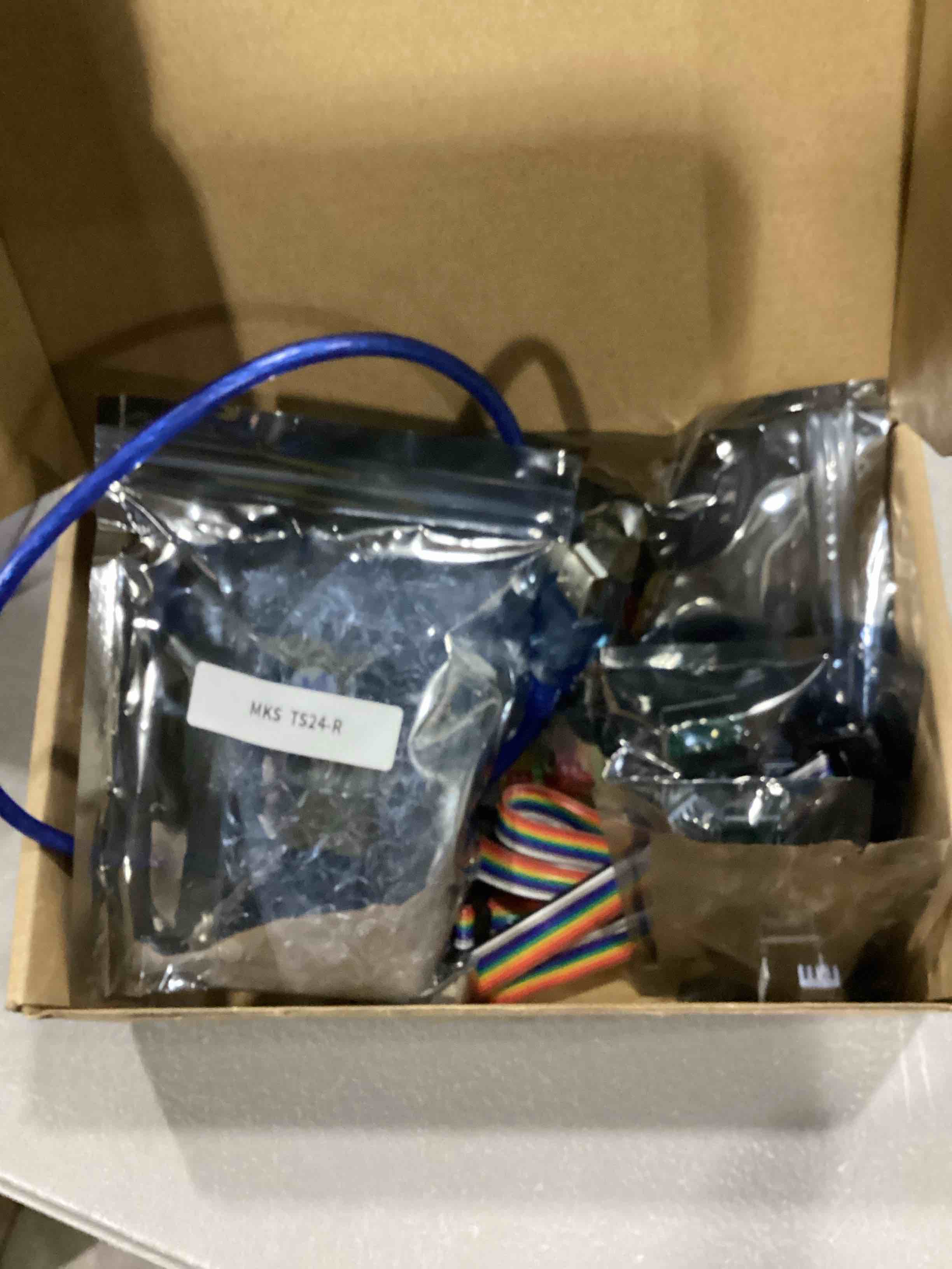 https://s3.amazonaws.com/lotting-images-prod/bidfta/RED6685441_1732285407892.jpeg