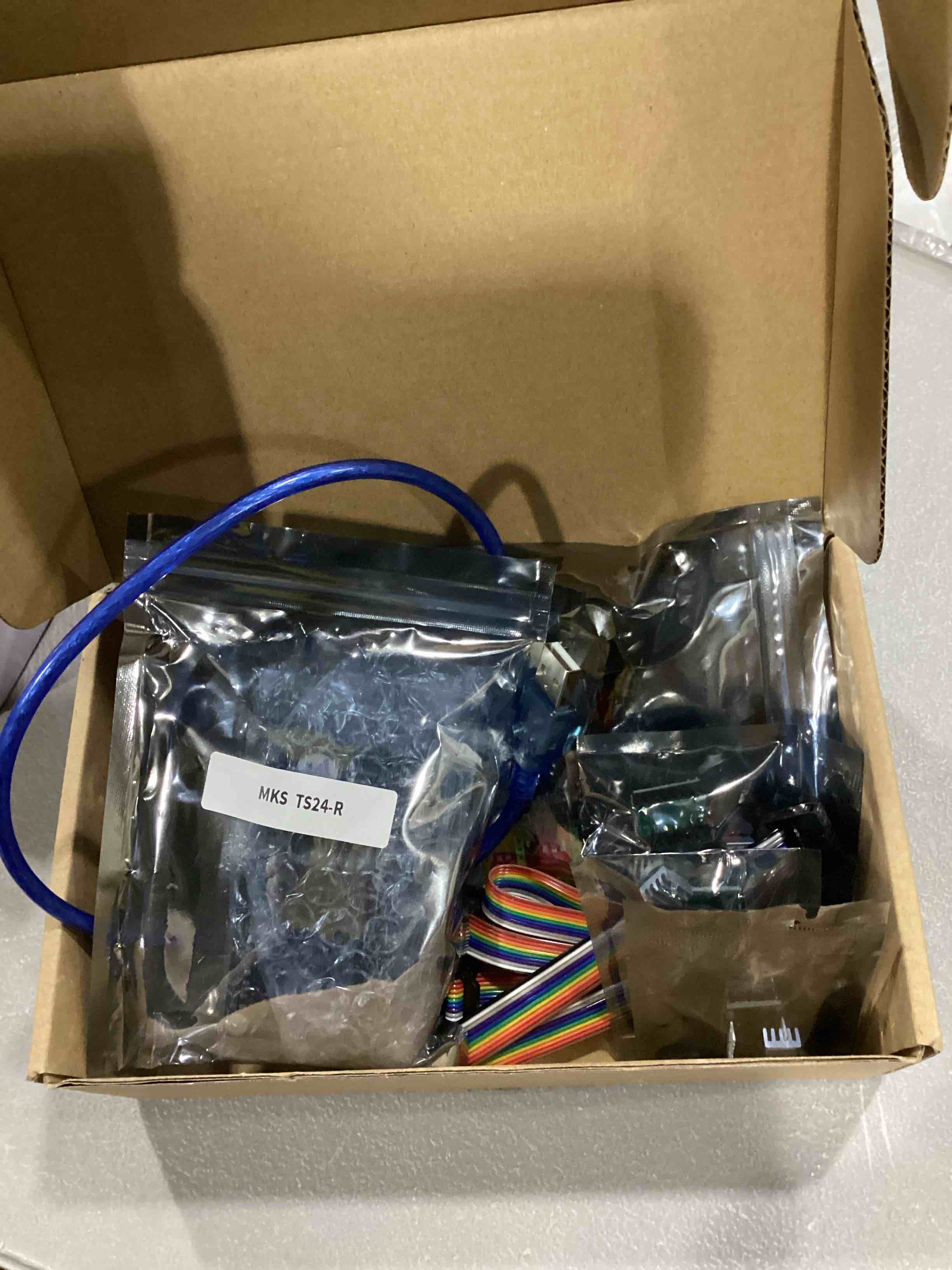 https://s3.amazonaws.com/lotting-images-prod/bidfta/RED6685441_1732285410631.jpeg