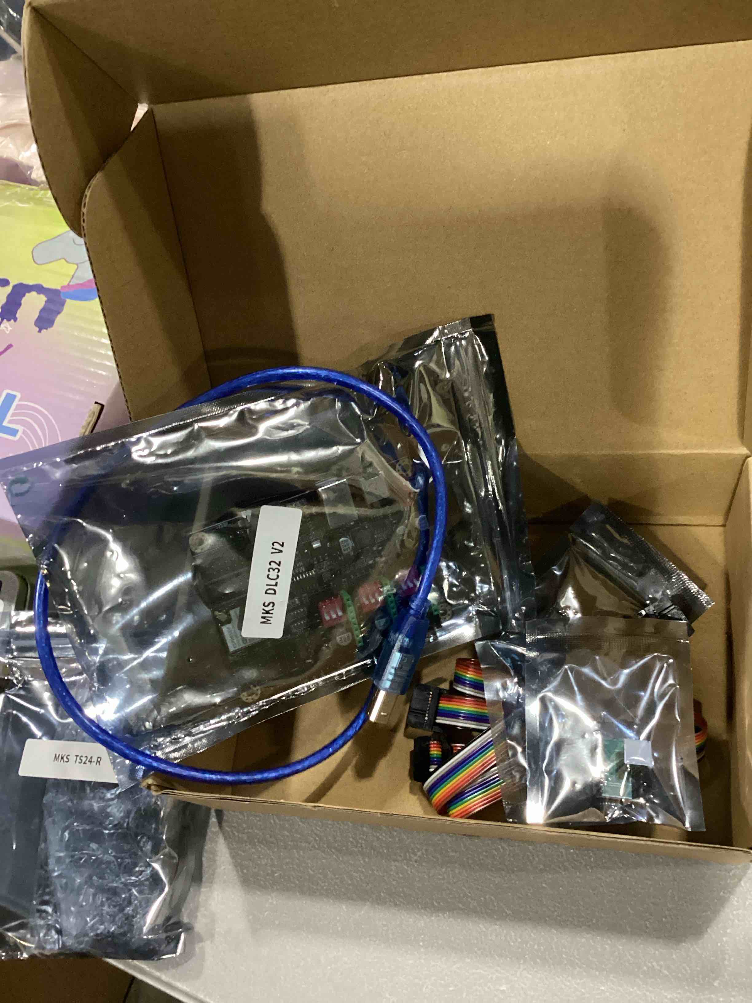 https://s3.amazonaws.com/lotting-images-prod/bidfta/RED6685441_1732285418035.jpeg