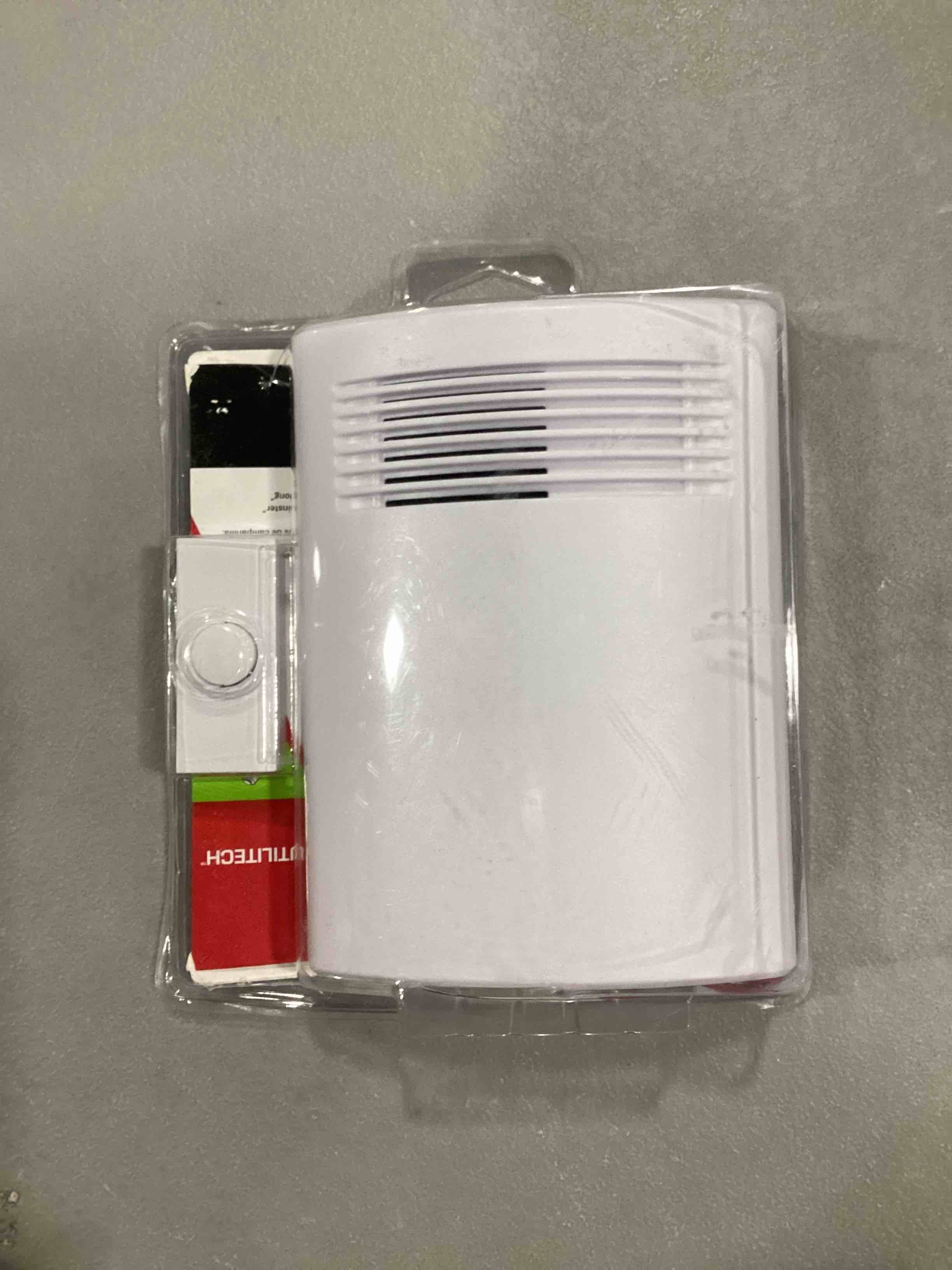 https://s3.amazonaws.com/lotting-images-prod/bidfta/RED6685679_1732552914092.jpeg