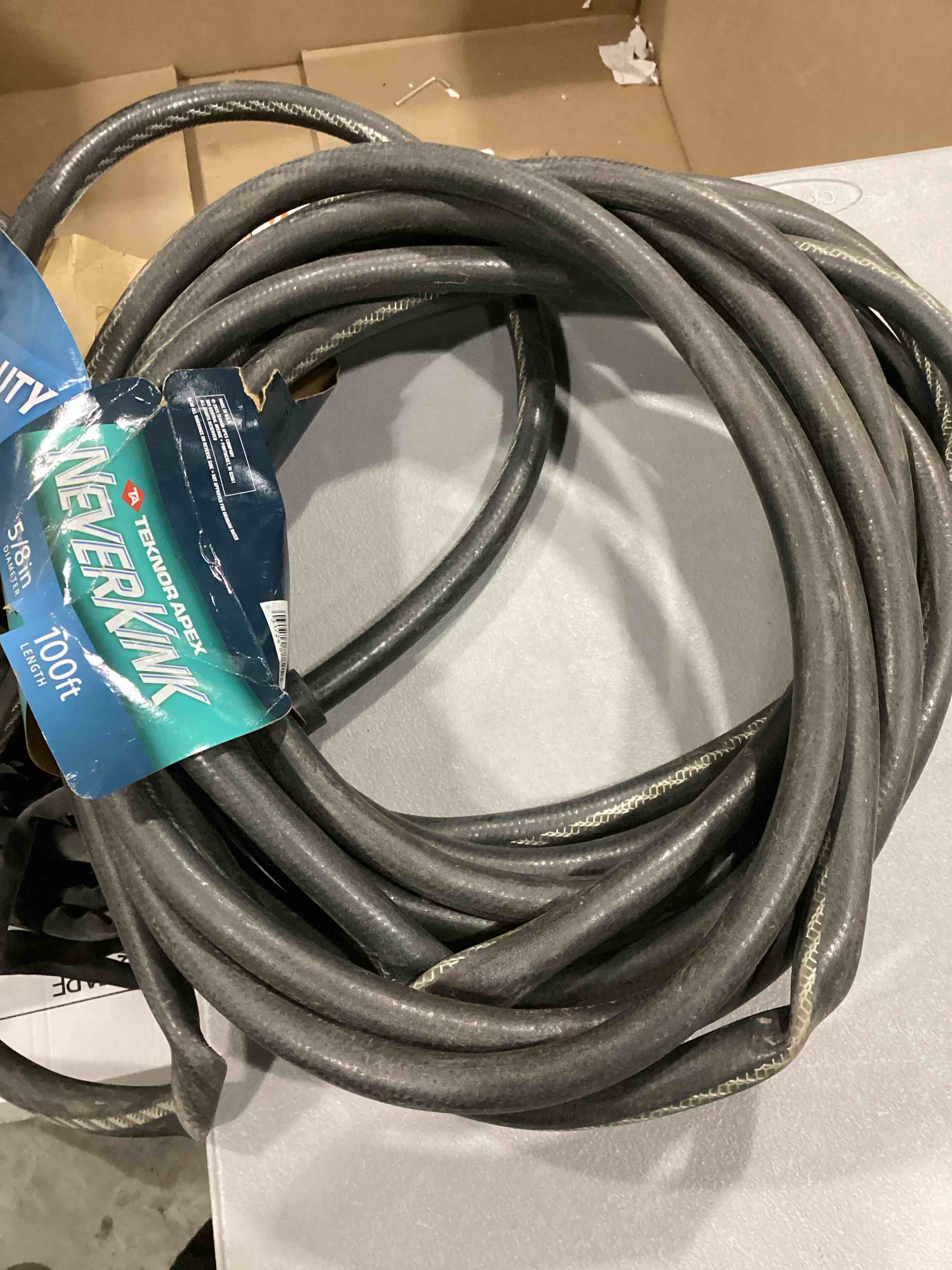 https://s3.amazonaws.com/lotting-images-prod/bidfta/RED6685721_1732564455547.jpeg