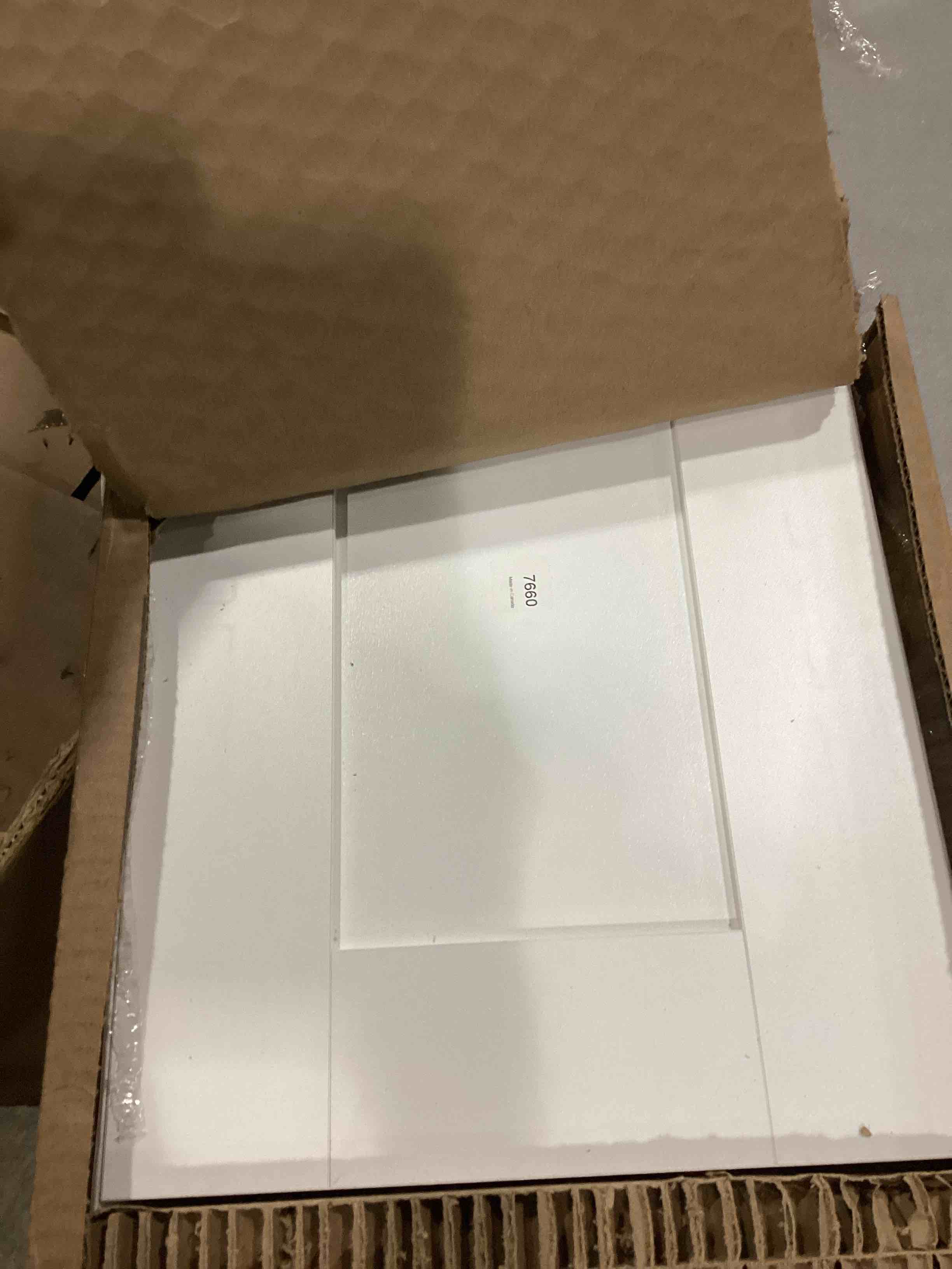 https://s3.amazonaws.com/lotting-images-prod/bidfta/RED6685789_1732637449018.jpeg