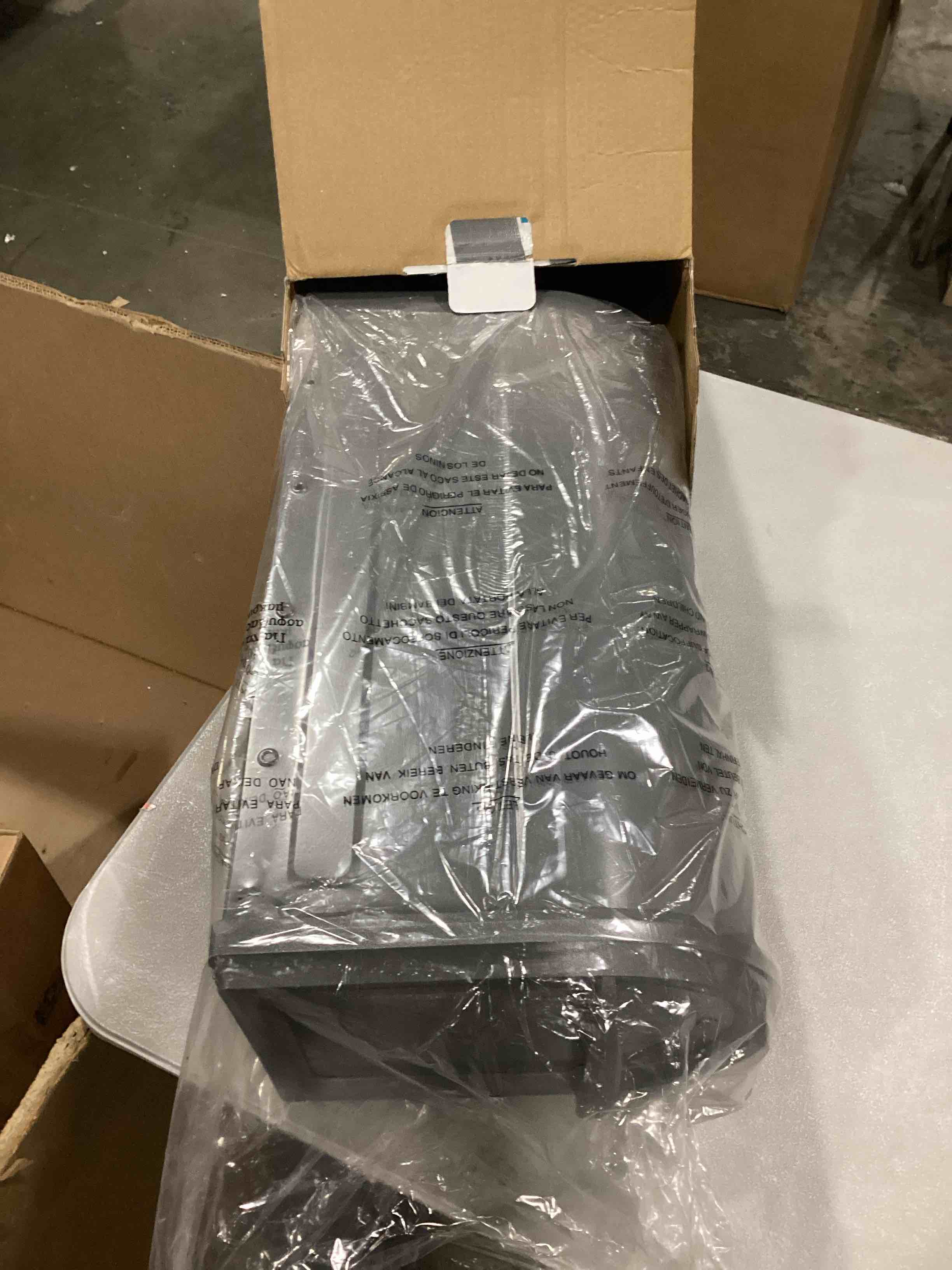 https://s3.amazonaws.com/lotting-images-prod/bidfta/RED6685851_1732651575000.jpeg