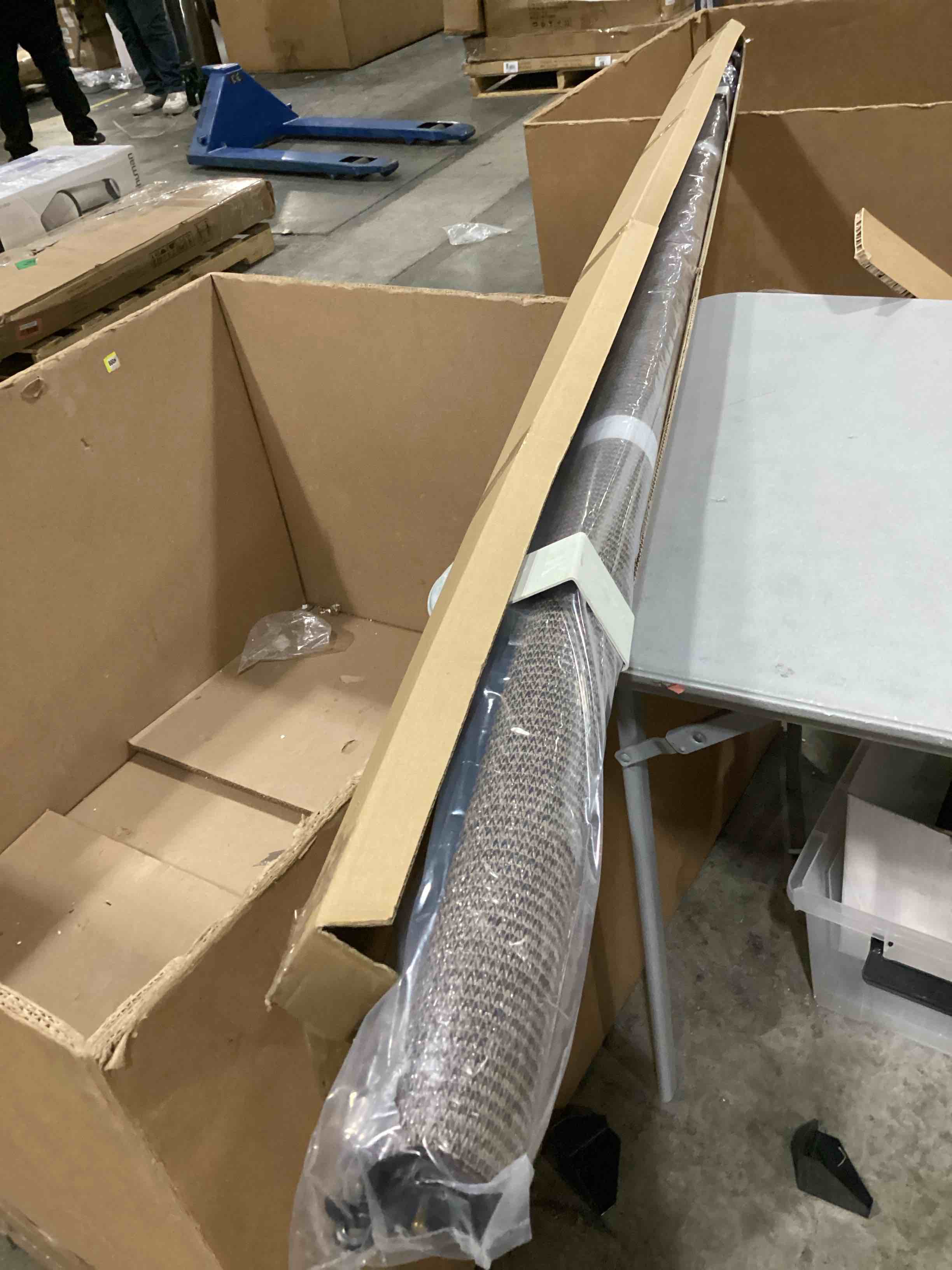 https://s3.amazonaws.com/lotting-images-prod/bidfta/RED6685894_1732714463327.jpeg