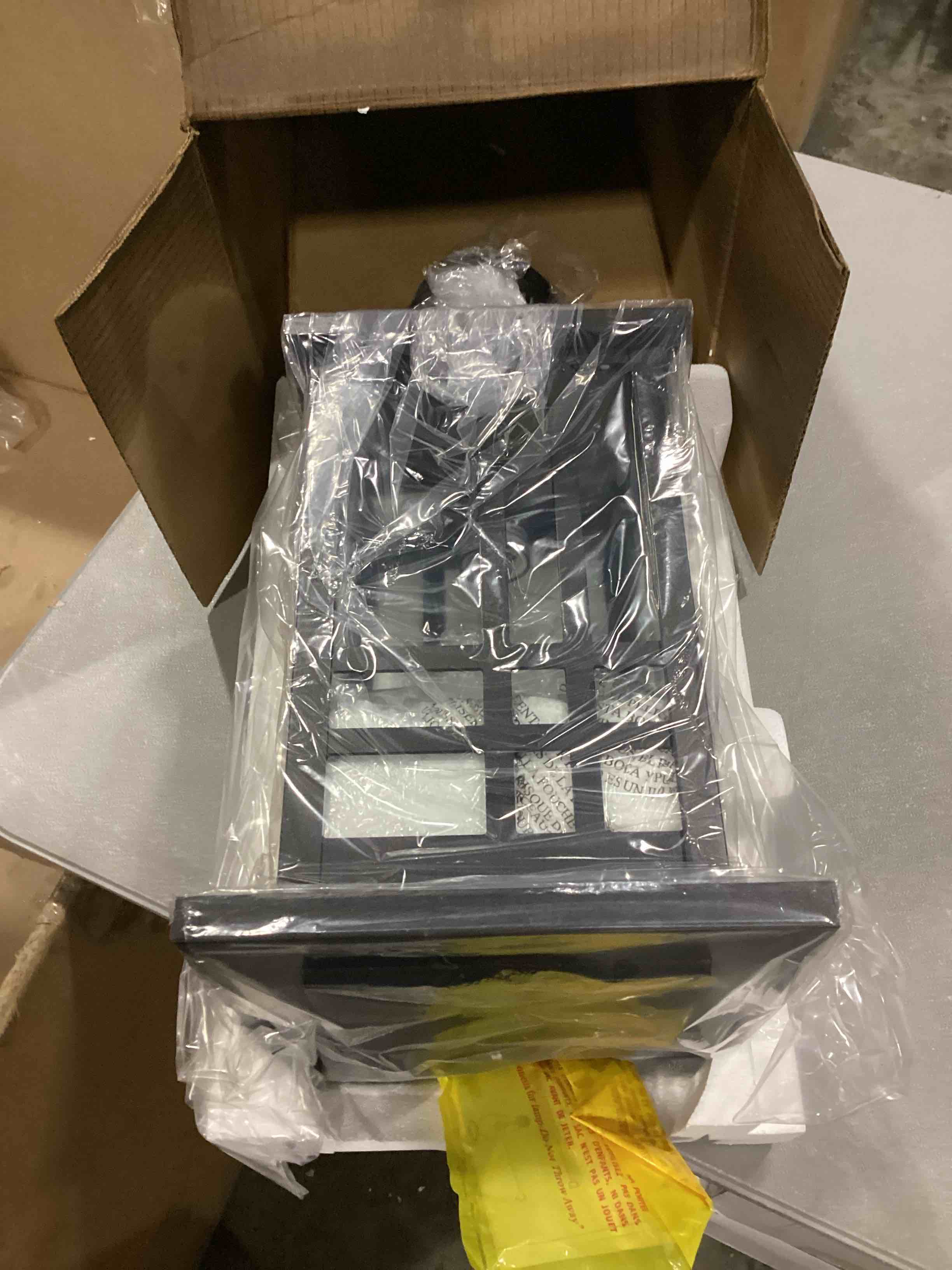 https://s3.amazonaws.com/lotting-images-prod/bidfta/RED6685932_1732722084485.jpeg