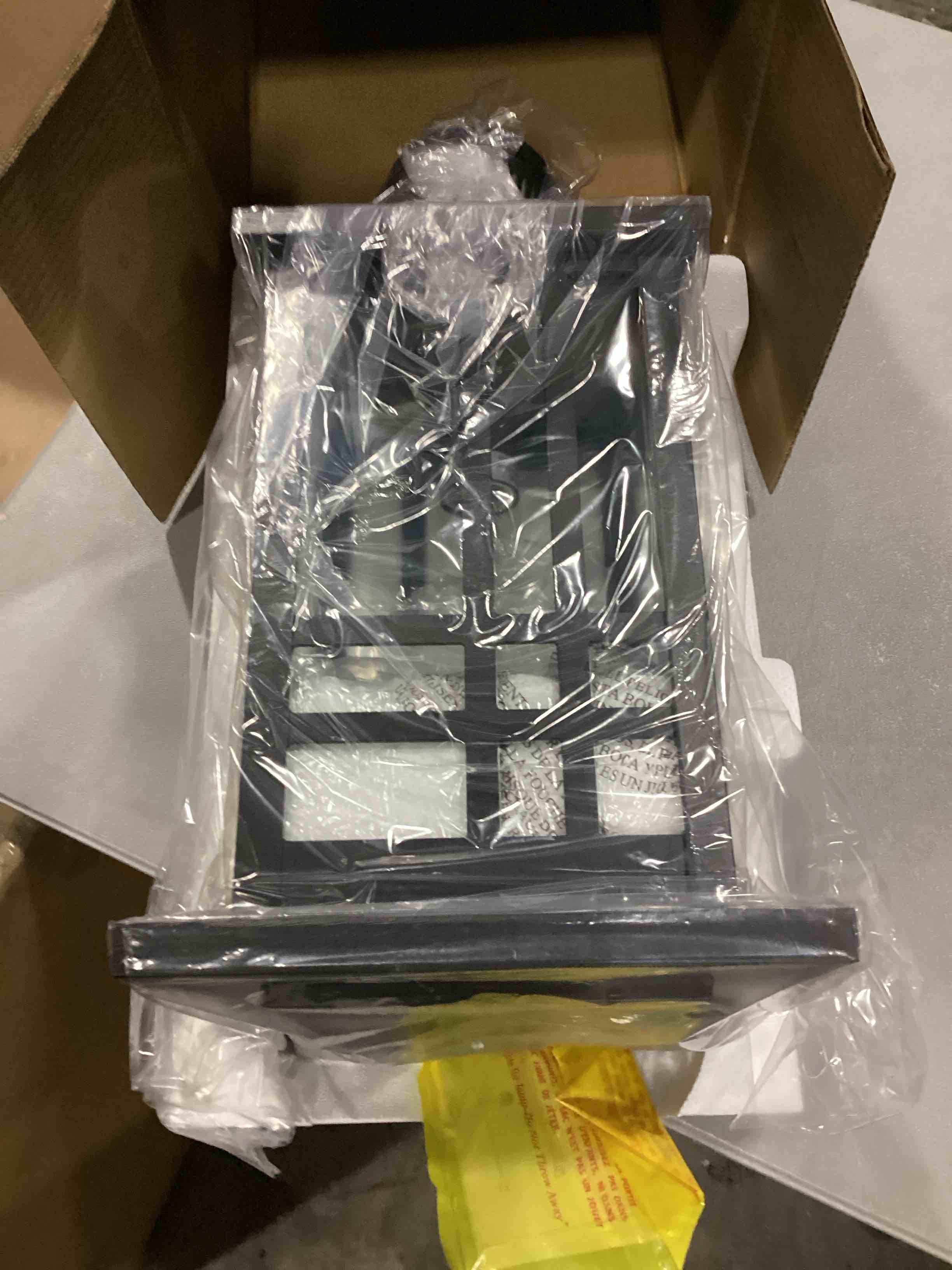 https://s3.amazonaws.com/lotting-images-prod/bidfta/RED6685932_1732722085359.jpeg