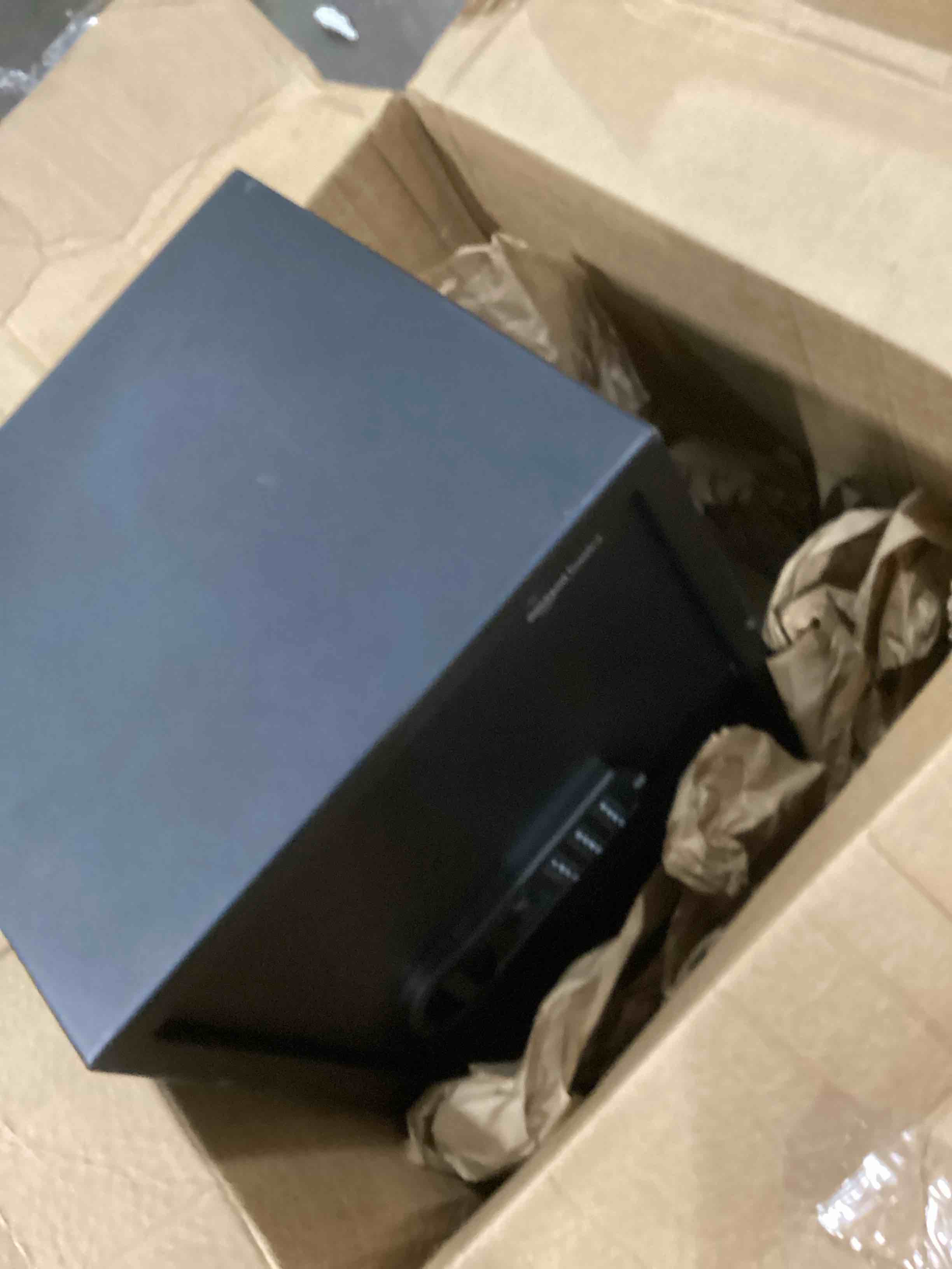https://s3.amazonaws.com/lotting-images-prod/bidfta/RED6686305_1732736534228.jpeg