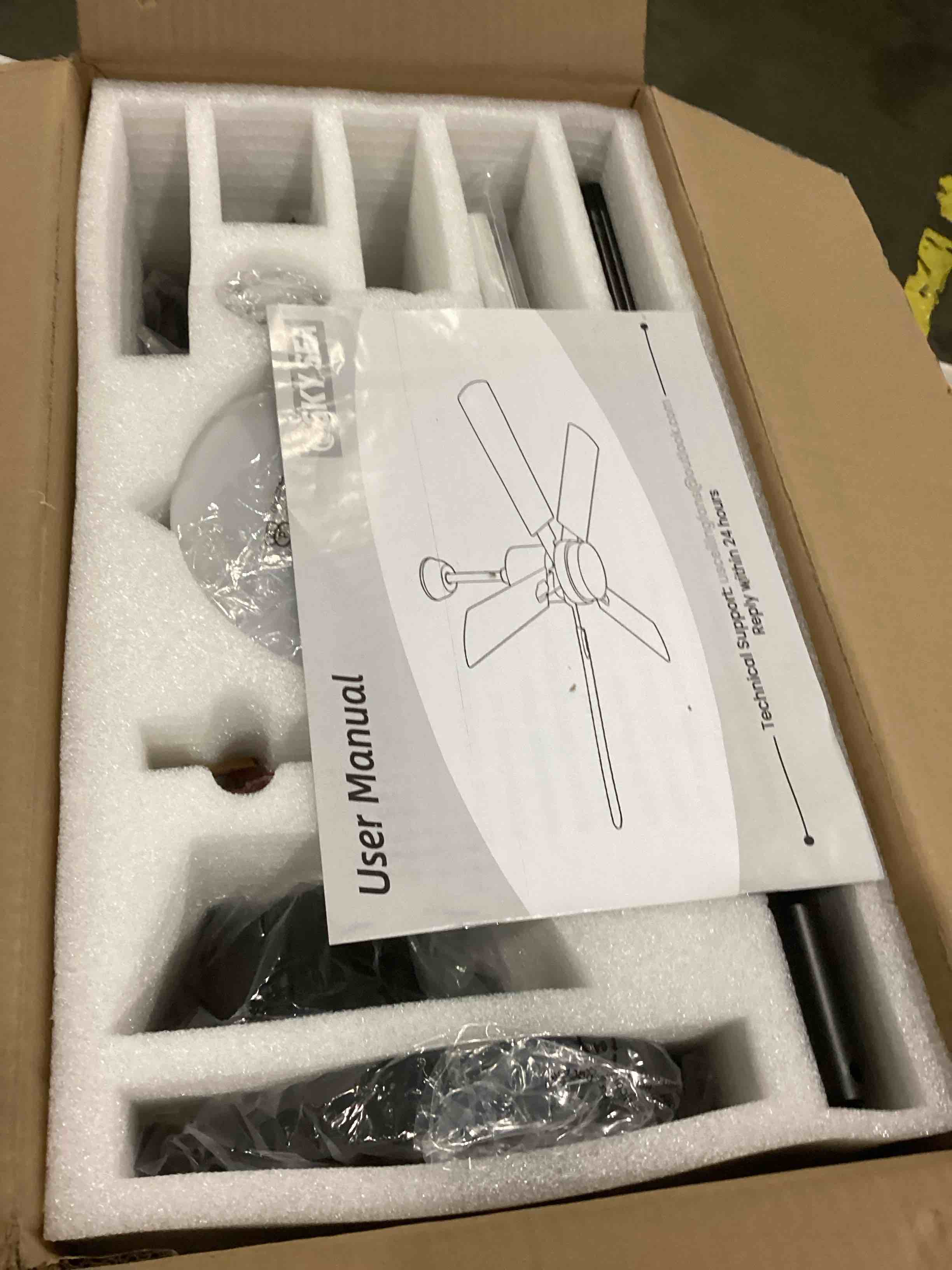 https://s3.amazonaws.com/lotting-images-prod/bidfta/RED6686312_1732739086548.jpeg