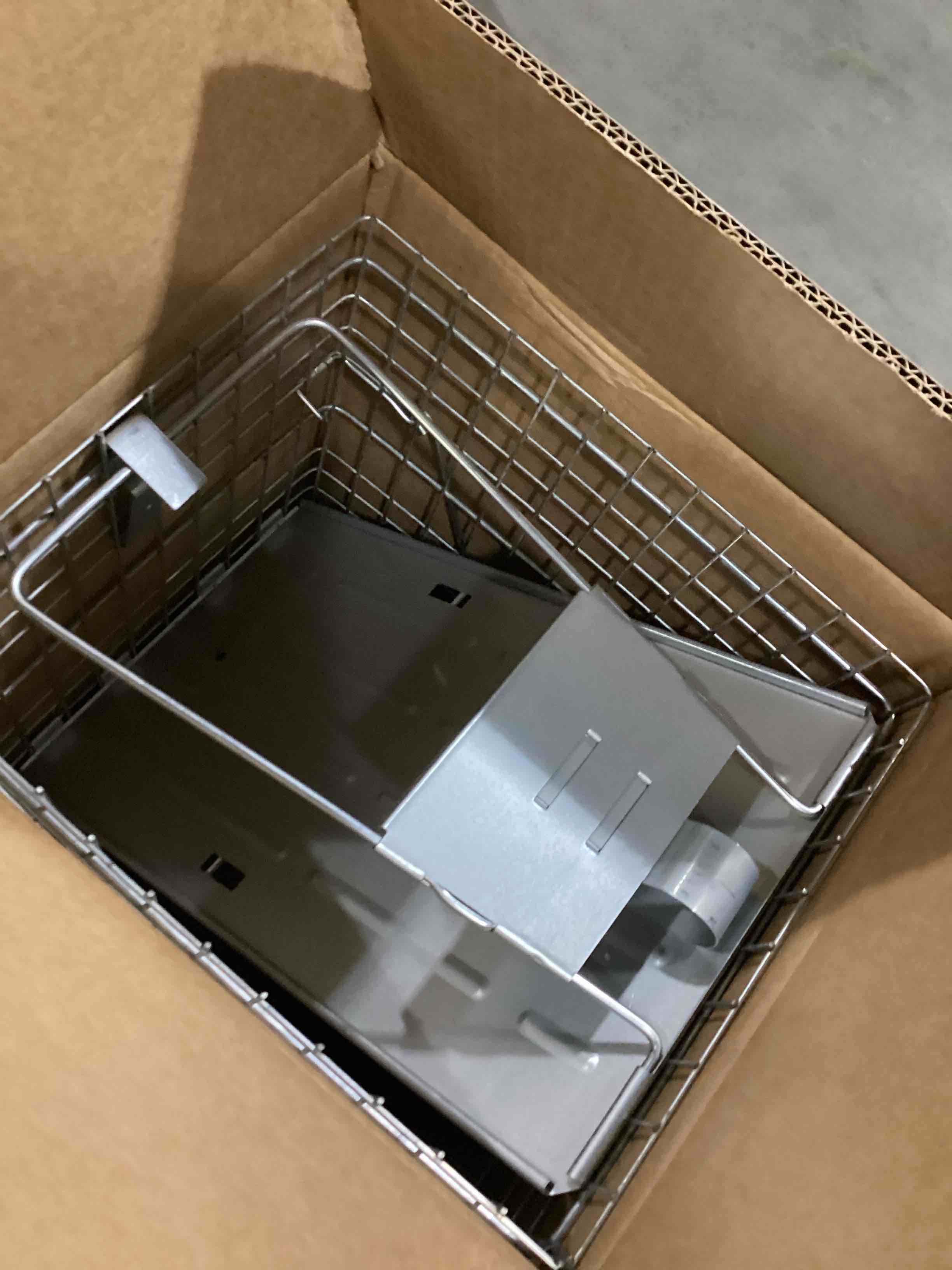 https://s3.amazonaws.com/lotting-images-prod/bidfta/RED6686373_1733148354875.jpeg