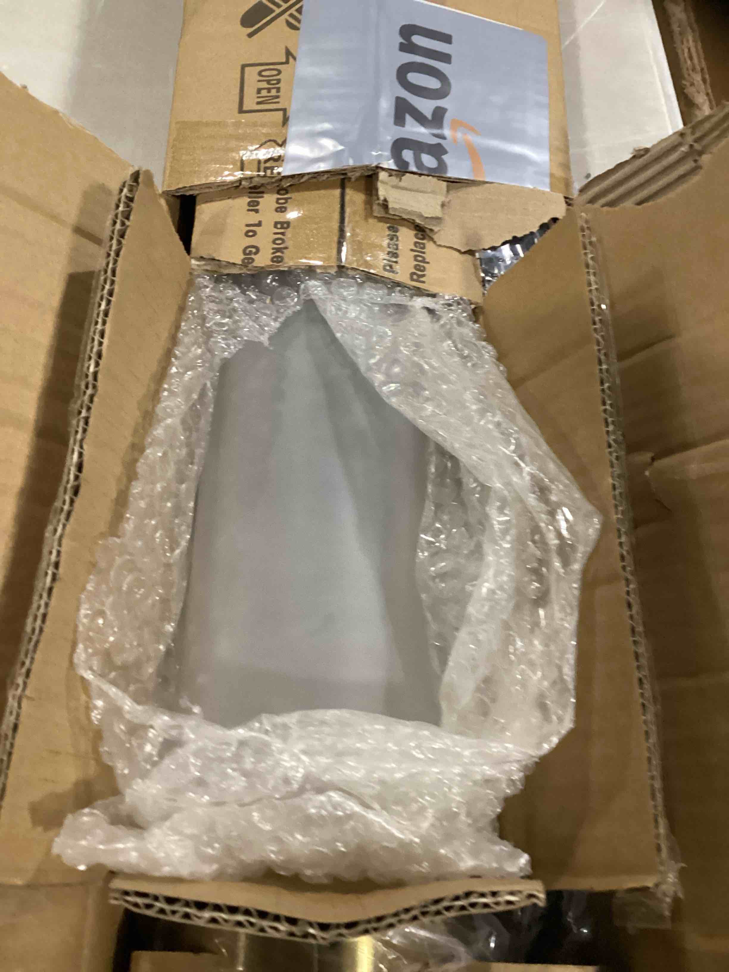 https://s3.amazonaws.com/lotting-images-prod/bidfta/RED6686405_1733162883180.jpeg