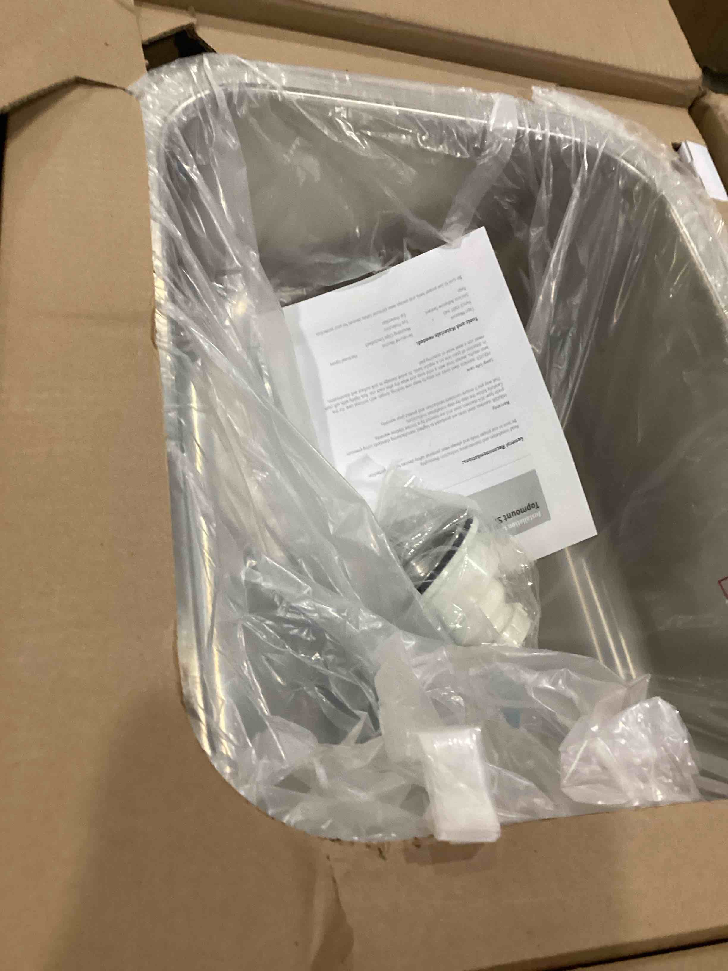 https://s3.amazonaws.com/lotting-images-prod/bidfta/RED6686433_1733168930772.jpeg
