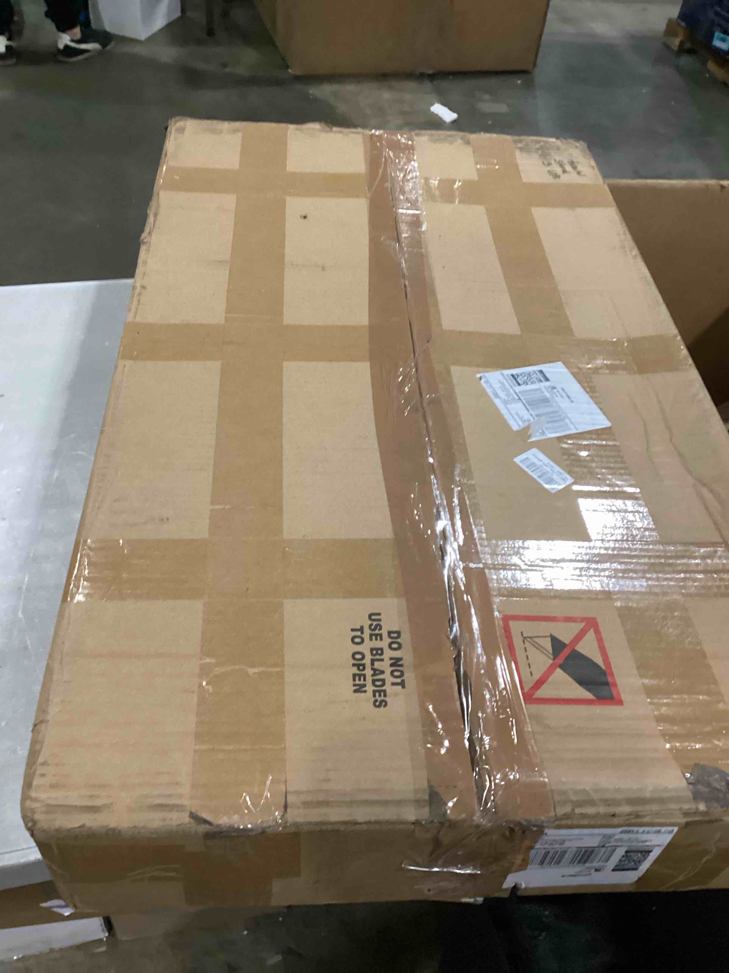 https://s3.amazonaws.com/lotting-images-prod/bidfta/RED6686435_1733169106472.jpeg