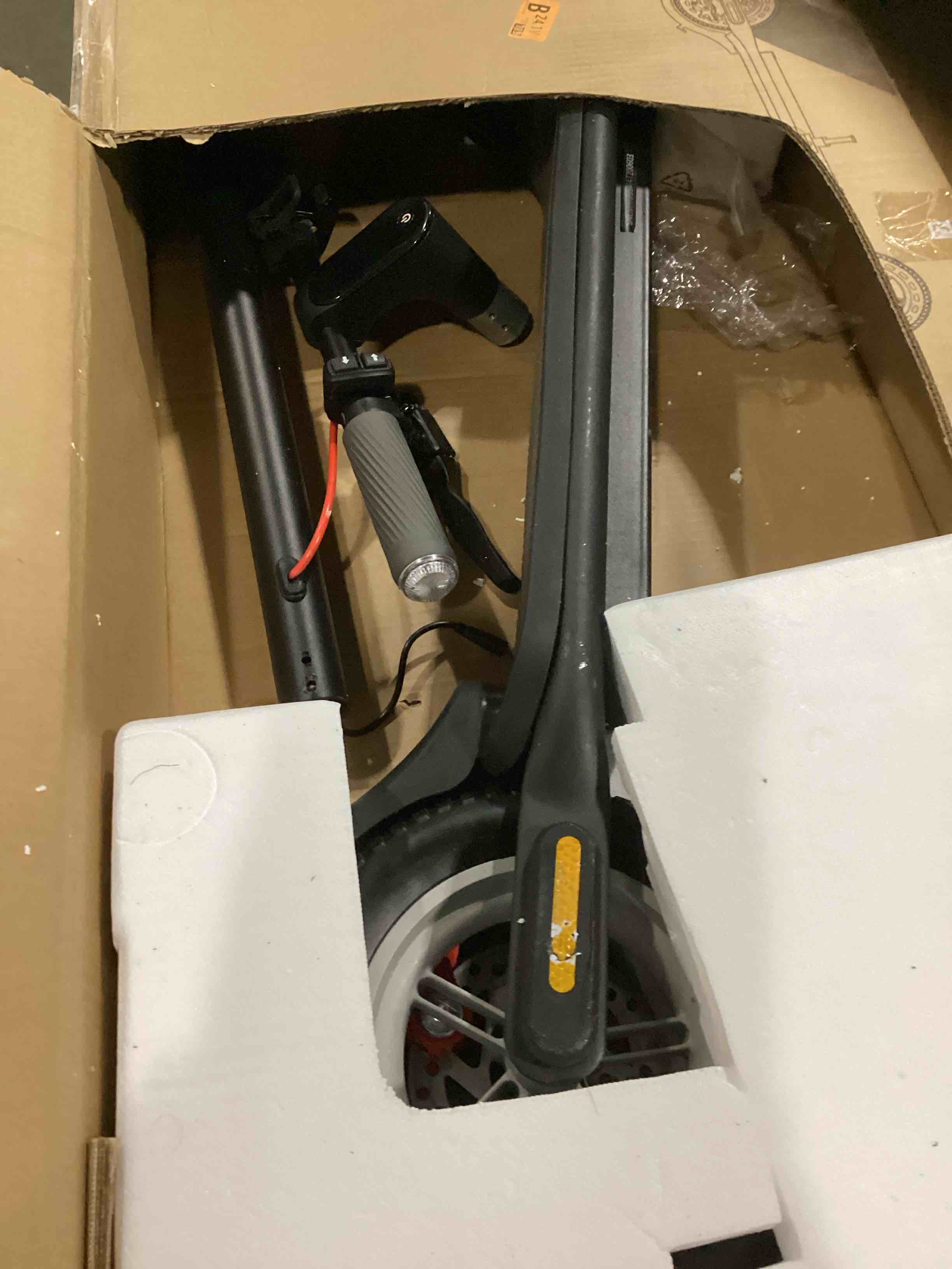 https://s3.amazonaws.com/lotting-images-prod/bidfta/RED6686436_1733169290396.jpeg