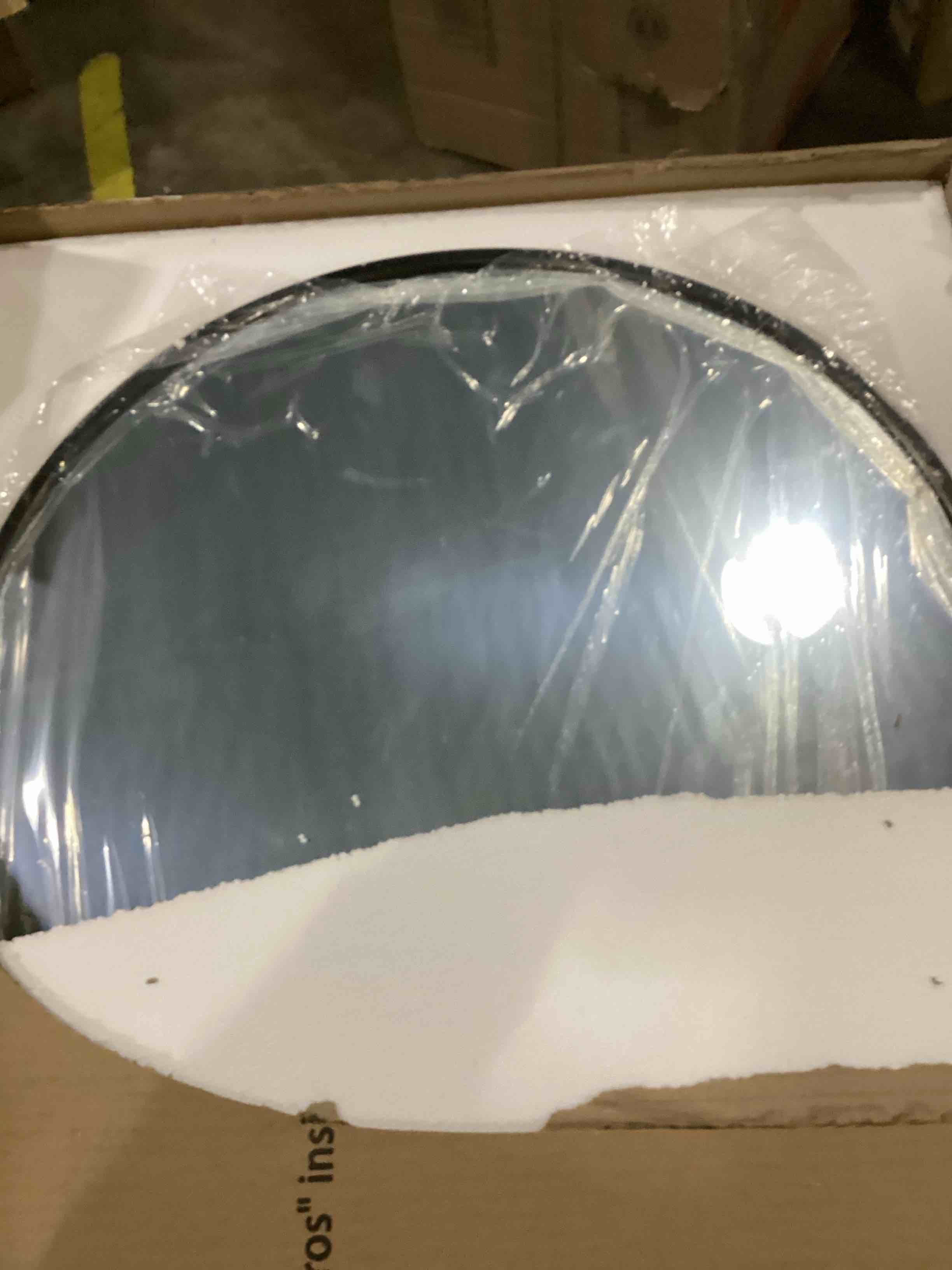 https://s3.amazonaws.com/lotting-images-prod/bidfta/RED6686488_1733234439966.jpeg