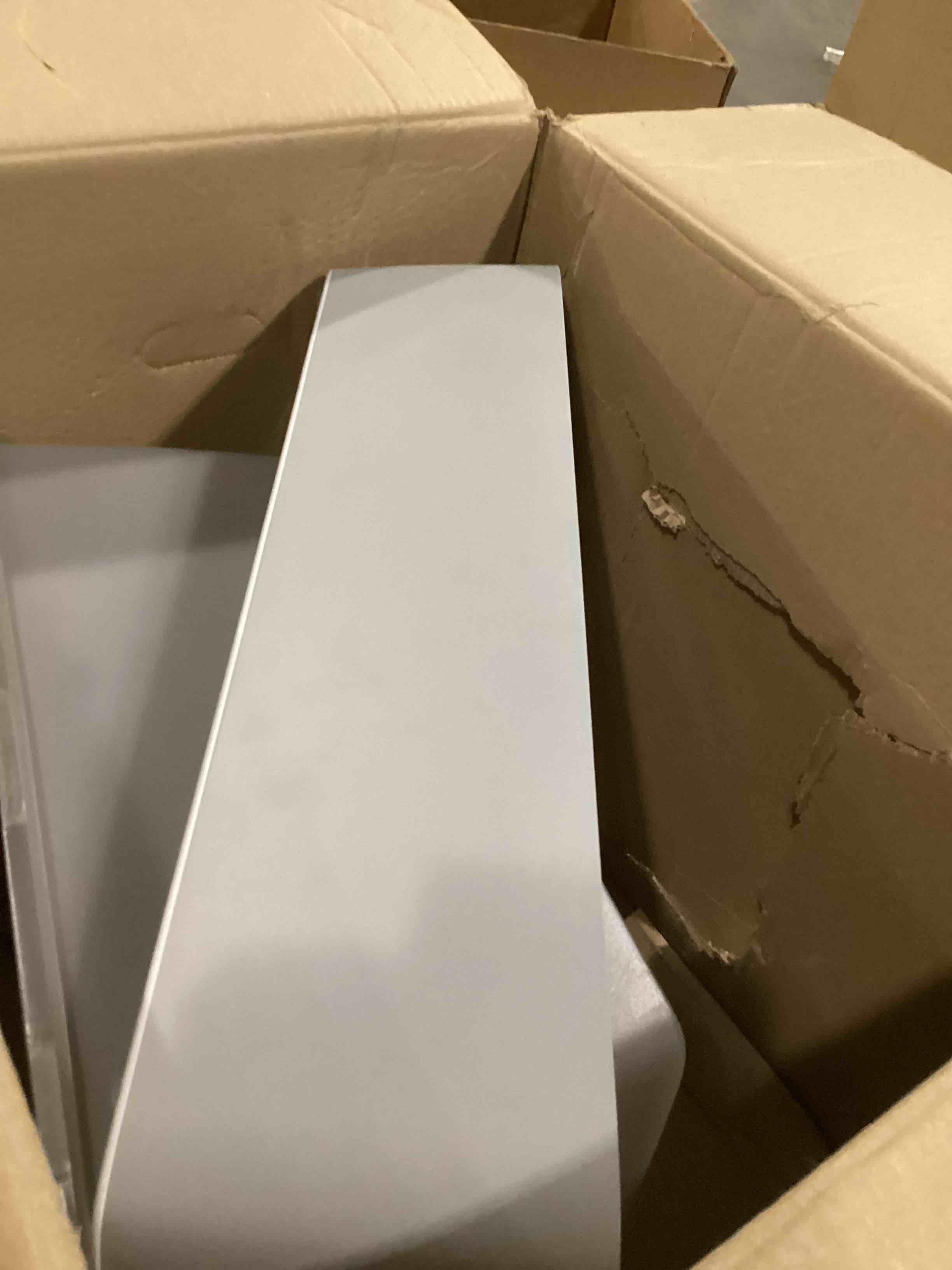 https://s3.amazonaws.com/lotting-images-prod/bidfta/RED6686492_1733236850613.jpeg