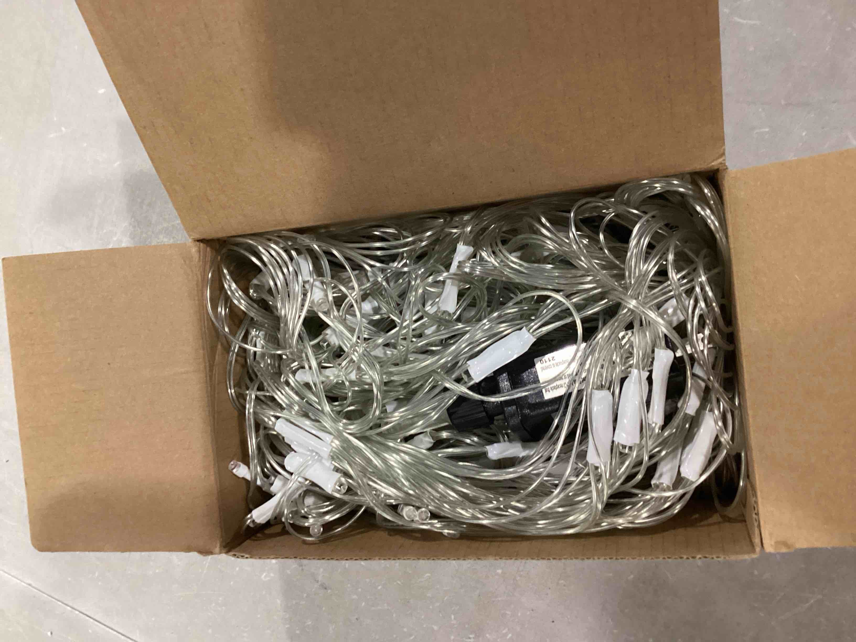 https://s3.amazonaws.com/lotting-images-prod/bidfta/RED6686749_1733401928995.jpeg