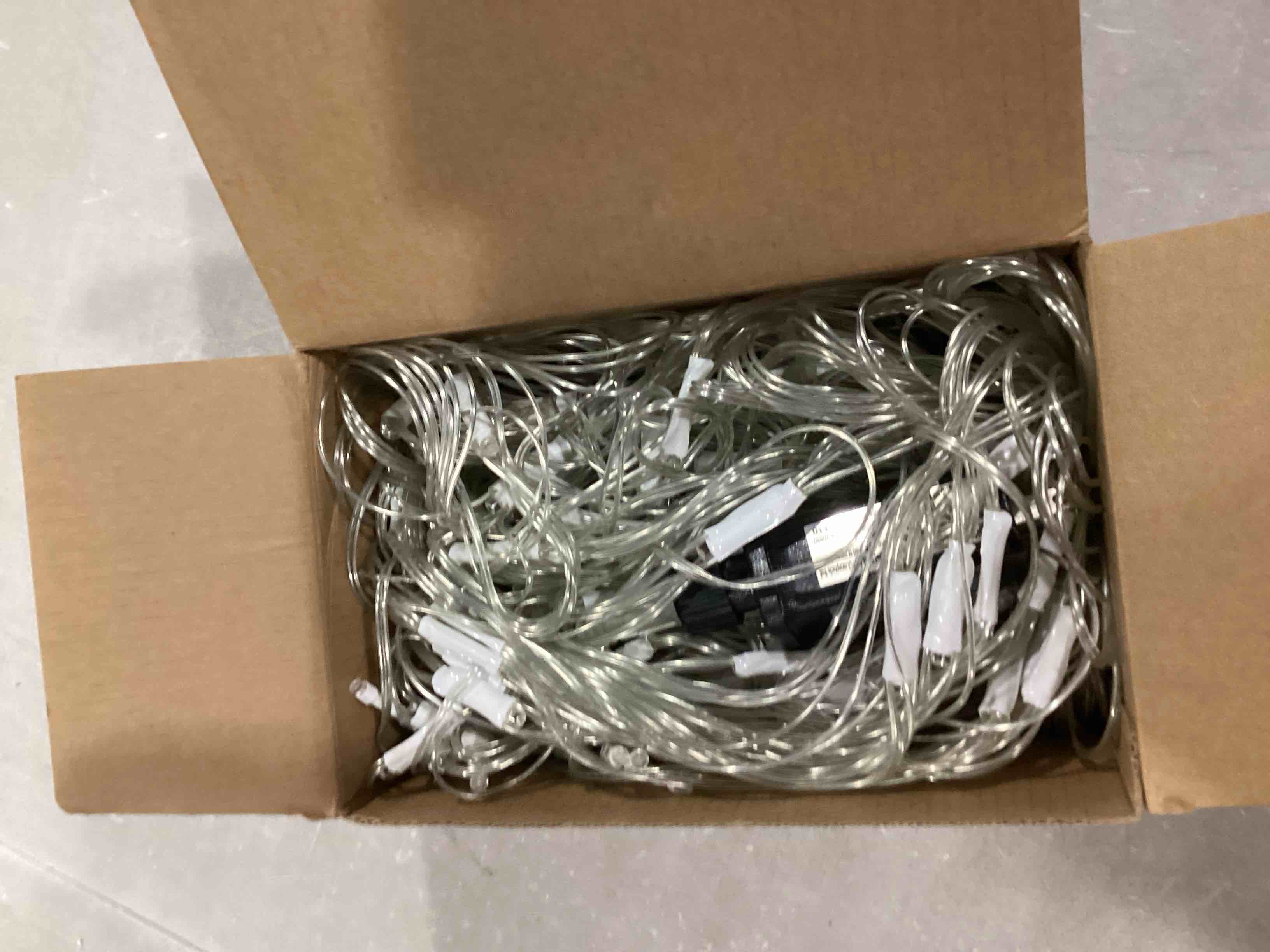 https://s3.amazonaws.com/lotting-images-prod/bidfta/RED6686749_1733401929782.jpeg