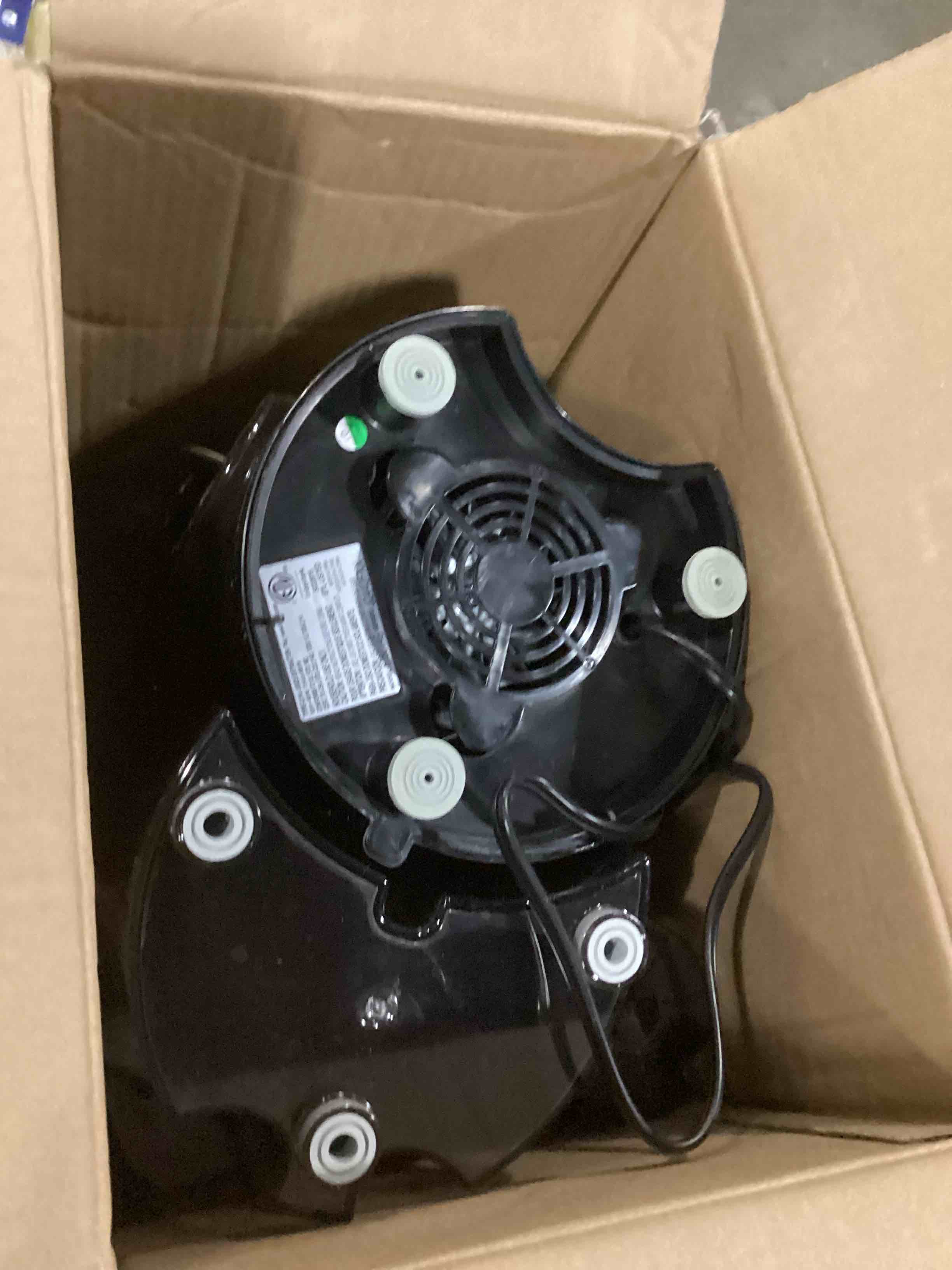 https://s3.amazonaws.com/lotting-images-prod/bidfta/RED6686974_1733490959970.jpeg