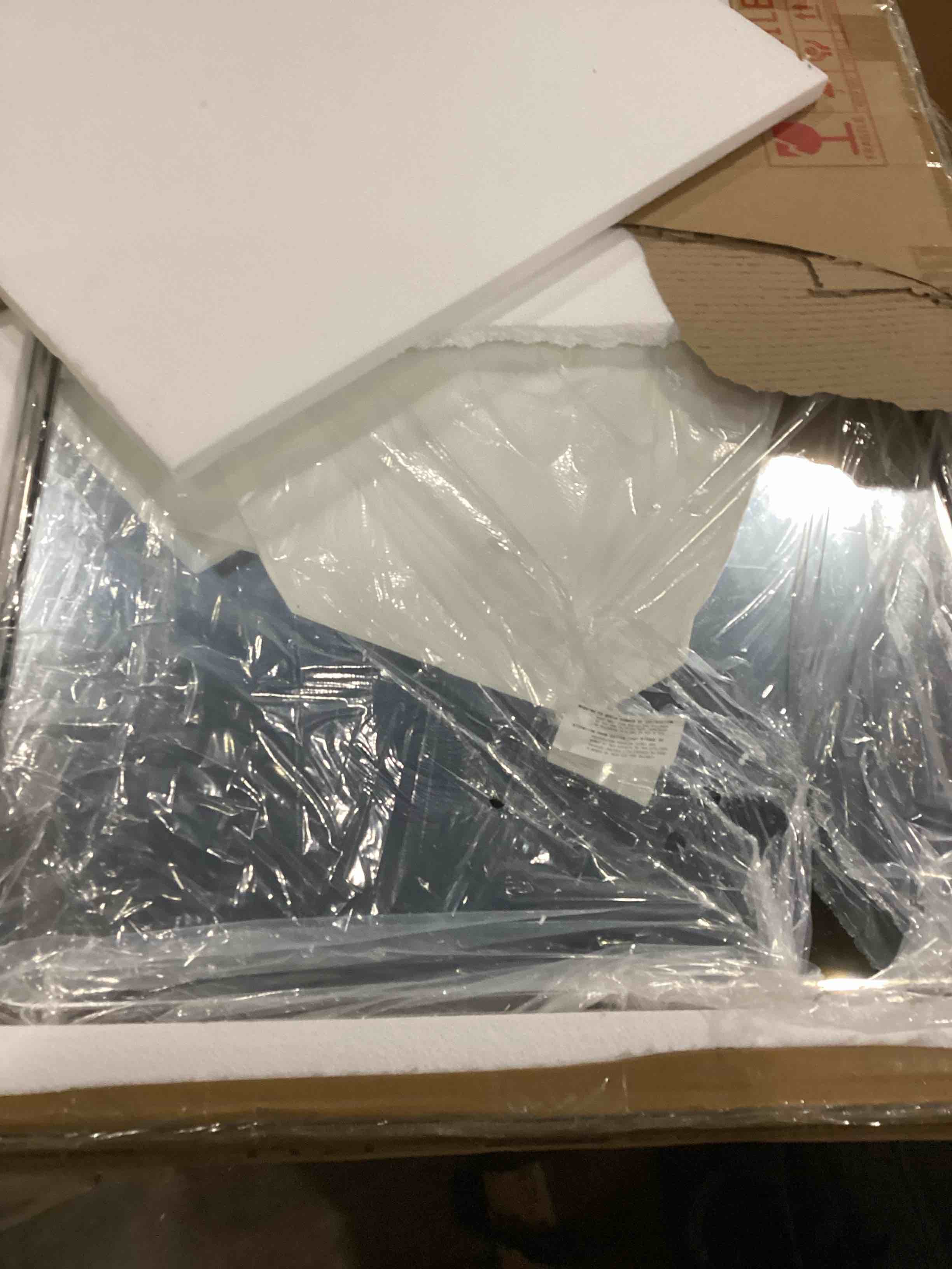 https://s3.amazonaws.com/lotting-images-prod/bidfta/RED6687191_1733772832869.jpeg