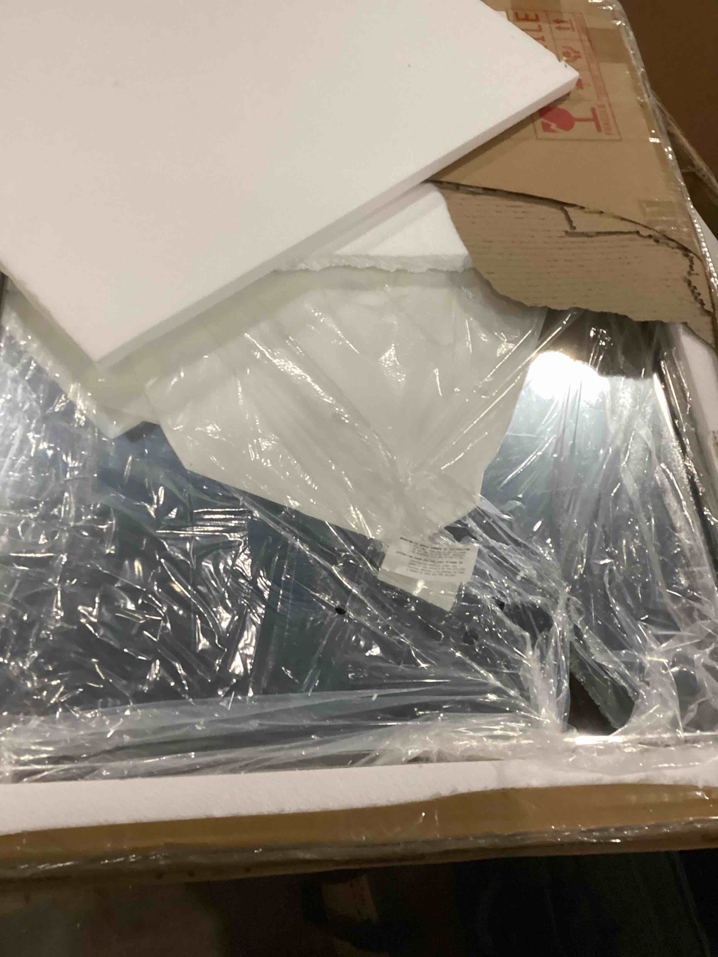 https://s3.amazonaws.com/lotting-images-prod/bidfta/RED6687191_1733772833714.jpeg