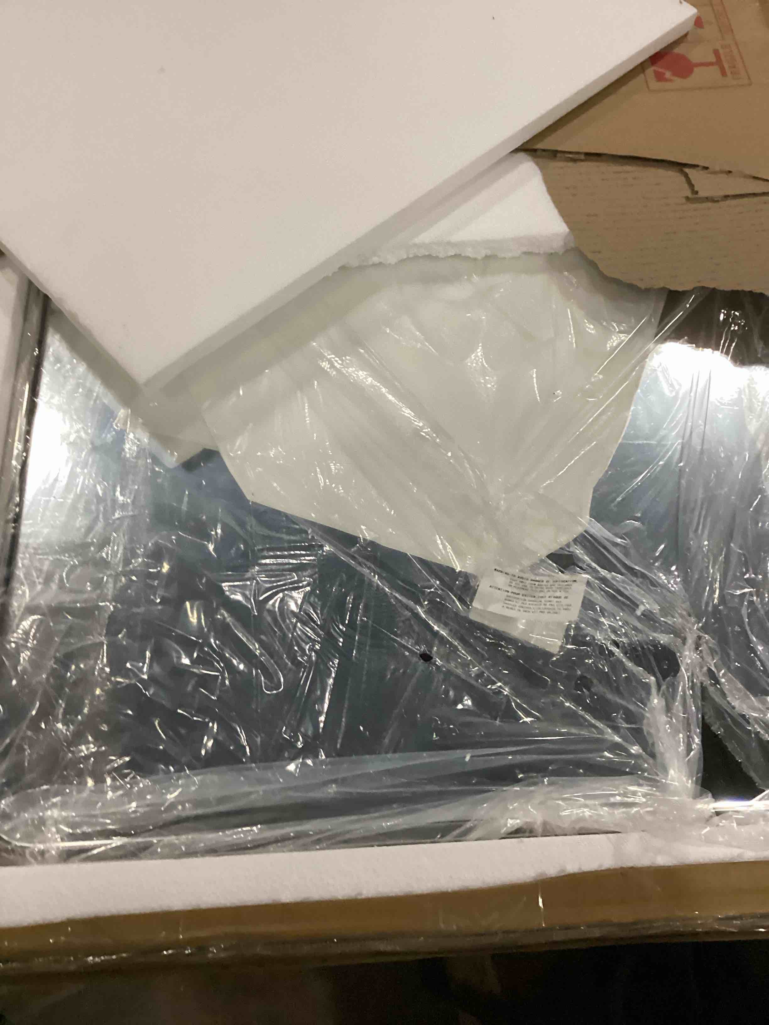 https://s3.amazonaws.com/lotting-images-prod/bidfta/RED6687191_1733772834971.jpeg
