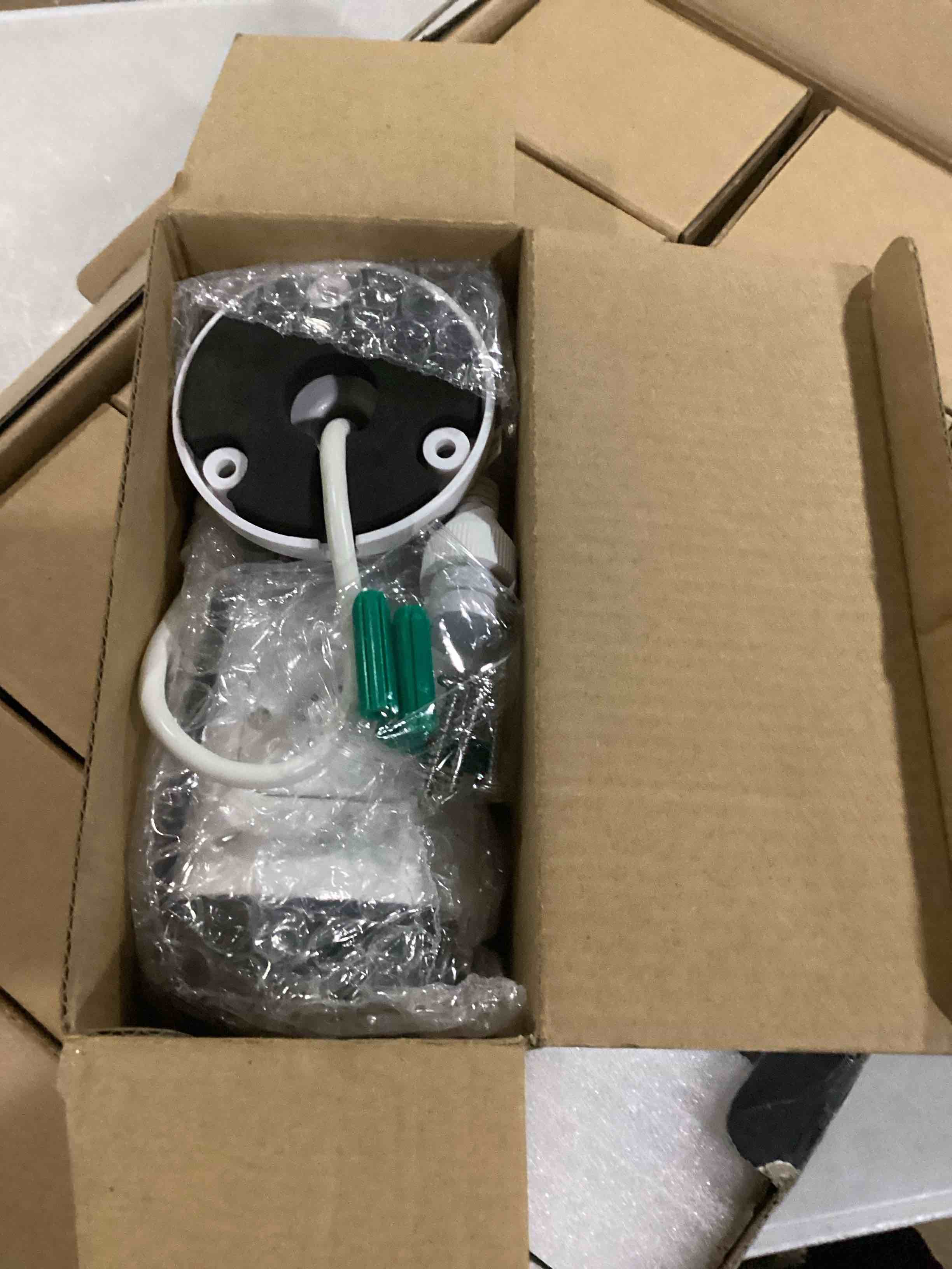 https://s3.amazonaws.com/lotting-images-prod/bidfta/RED6687261_1733839500670.jpeg
