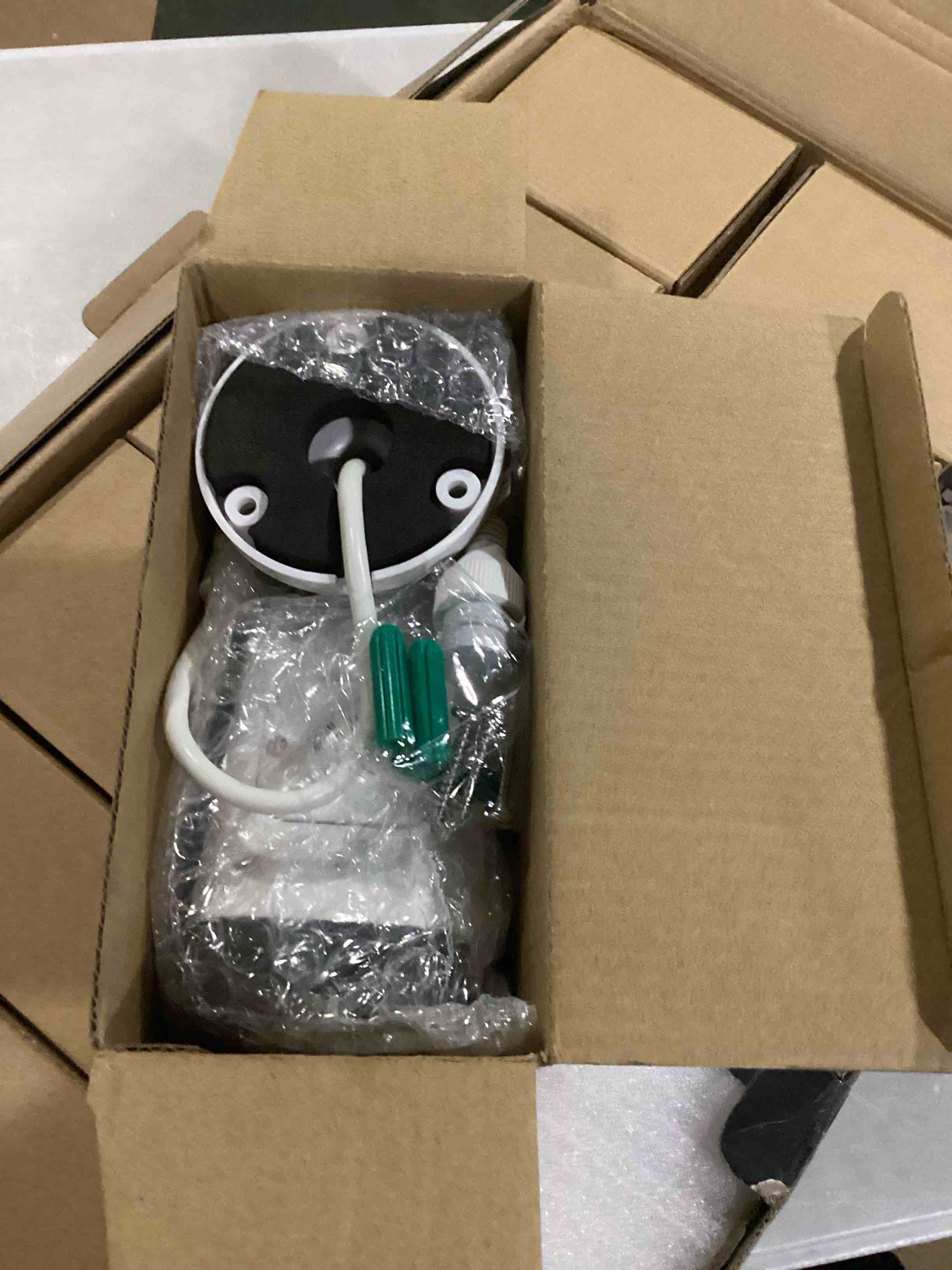 https://s3.amazonaws.com/lotting-images-prod/bidfta/RED6687261_1733839501445.jpeg