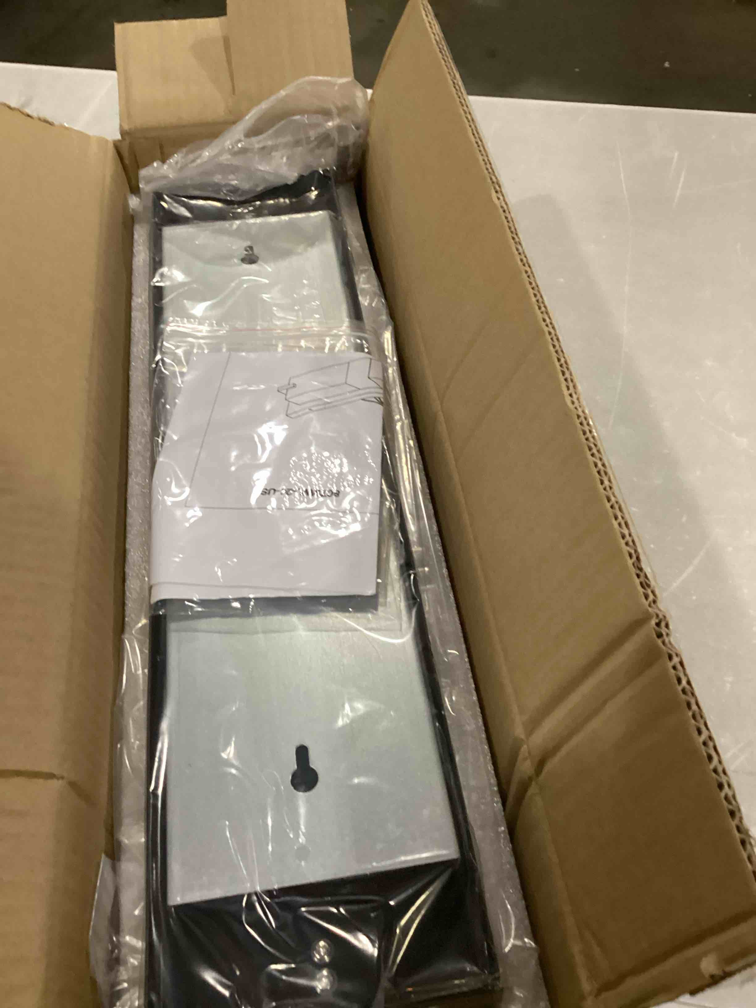 https://s3.amazonaws.com/lotting-images-prod/bidfta/RED6687350_1733860747584.jpeg