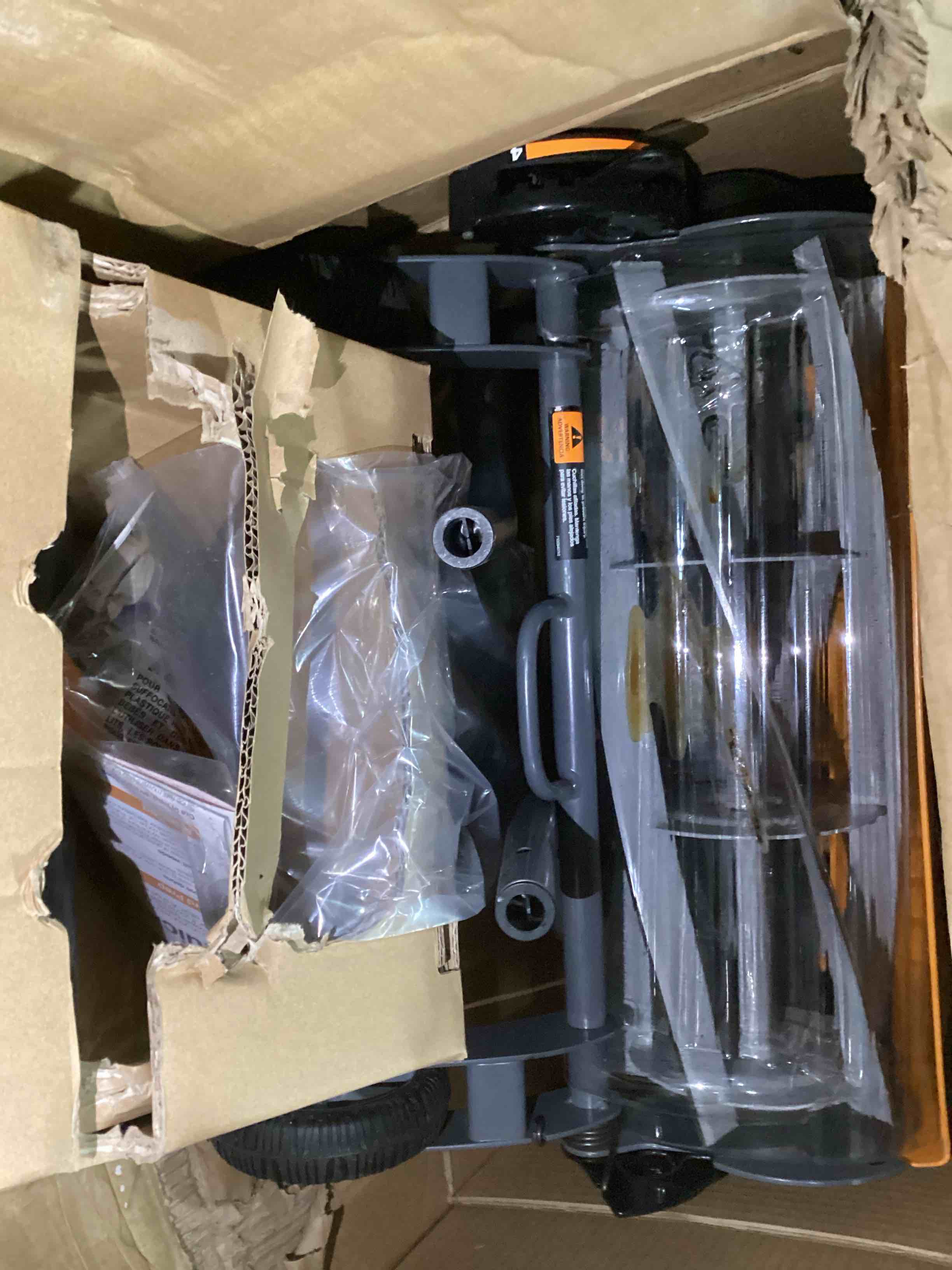 https://s3.amazonaws.com/lotting-images-prod/bidfta/RED6687441_1732539247514.jpeg