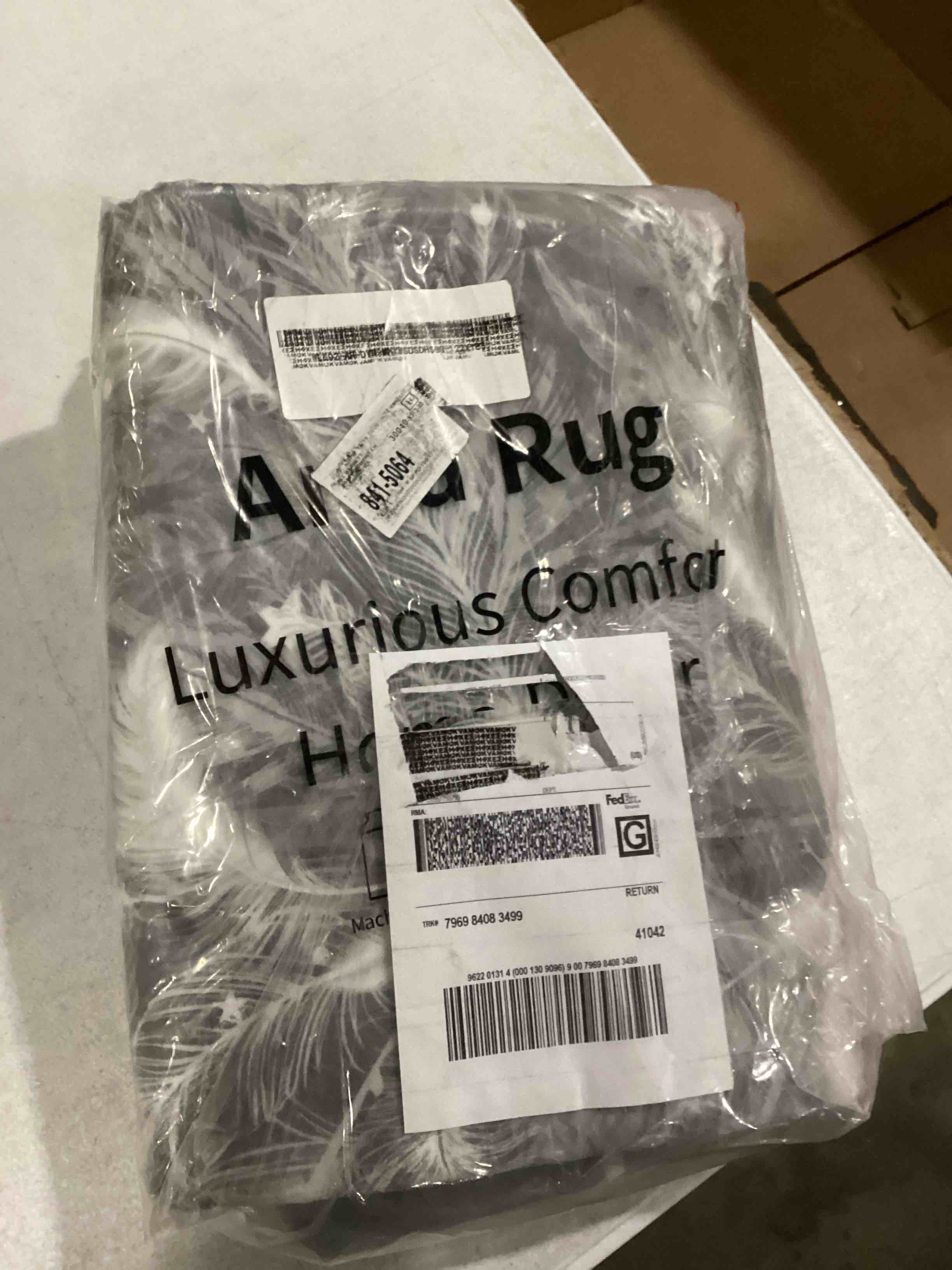 https://s3.amazonaws.com/lotting-images-prod/bidfta/RED6687607_1732711166101.jpeg