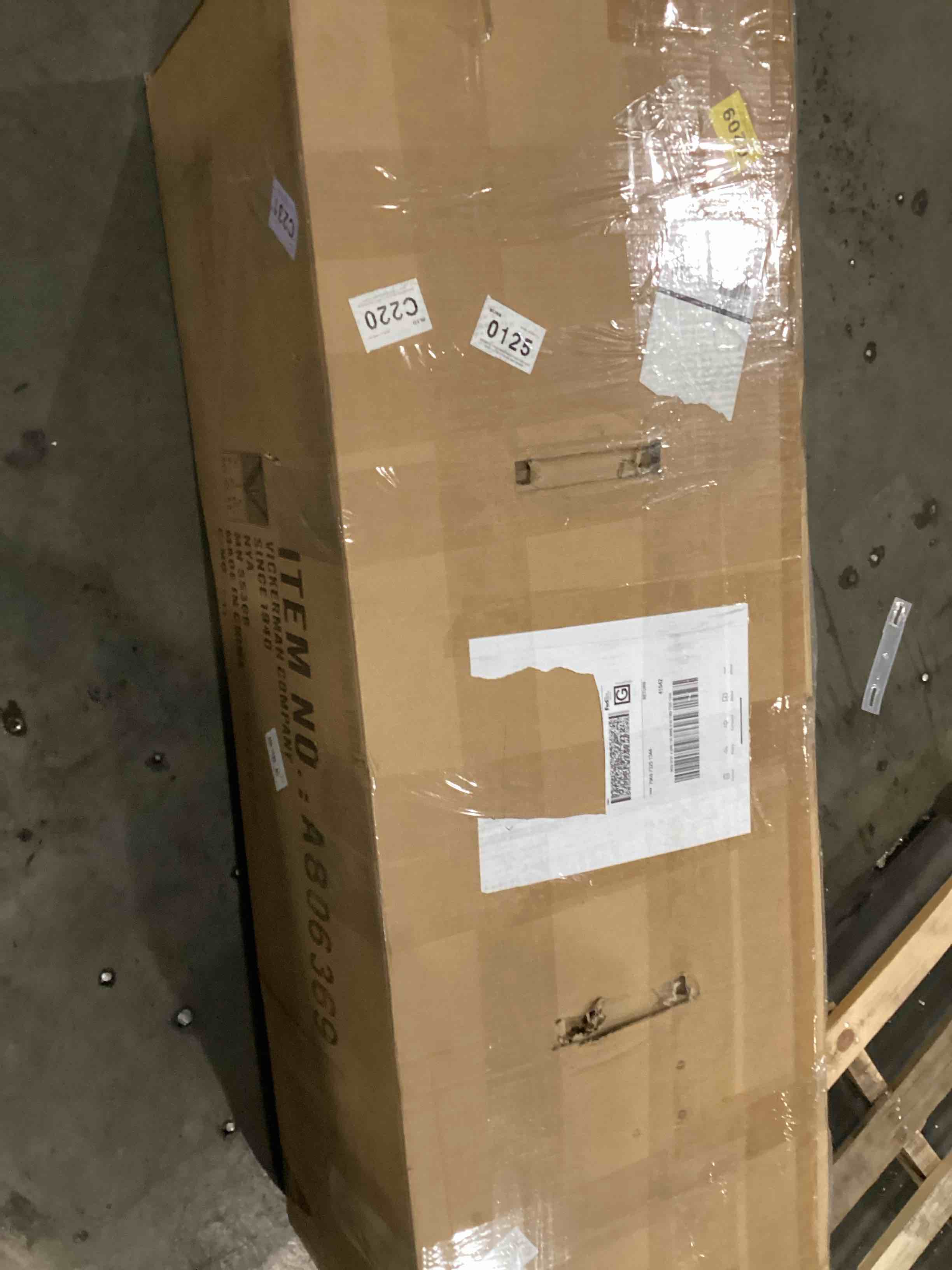 https://s3.amazonaws.com/lotting-images-prod/bidfta/RED6687703_1732884471795.jpeg
