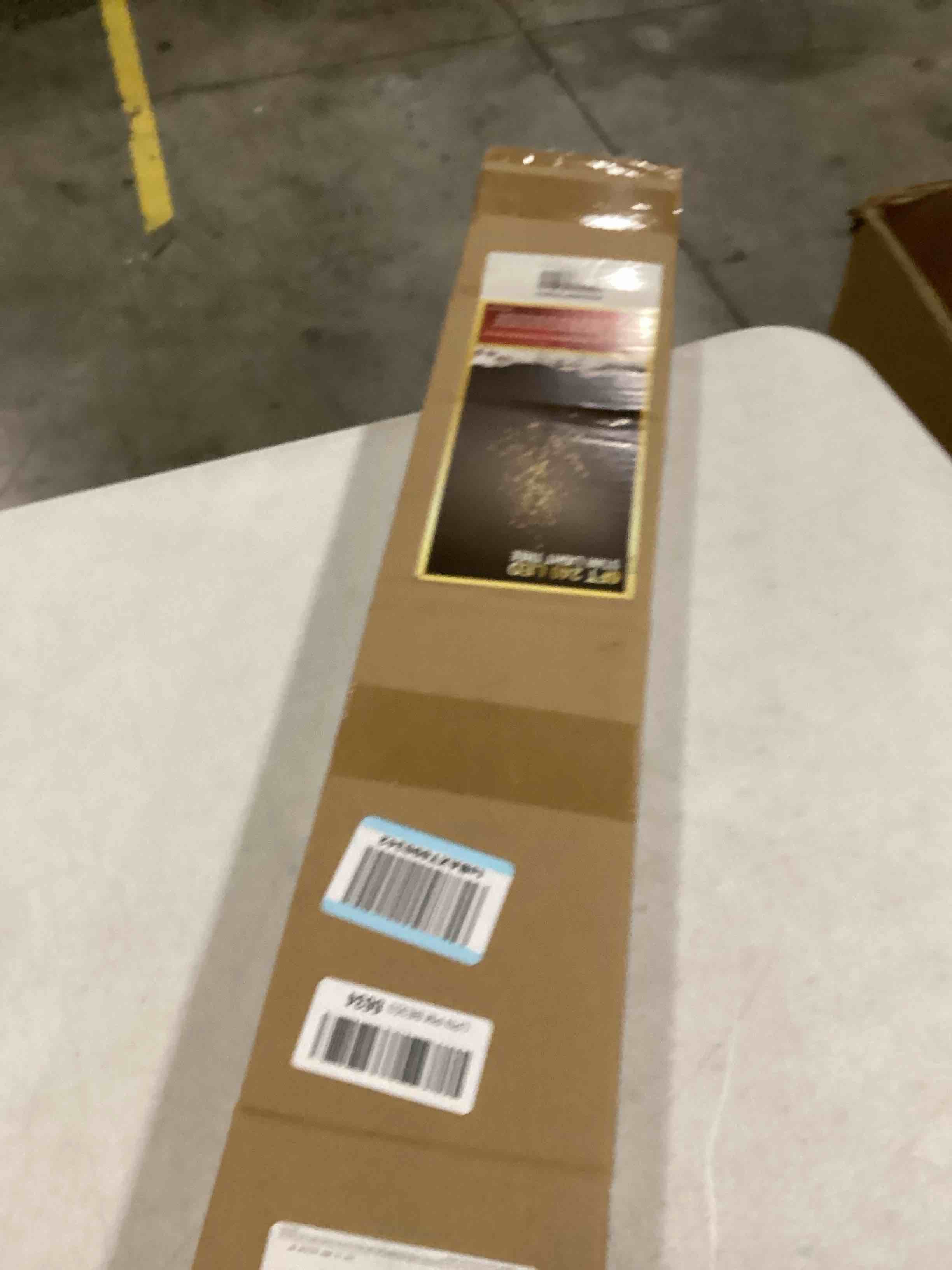 https://s3.amazonaws.com/lotting-images-prod/bidfta/RED6687982_1733230608895.jpeg
